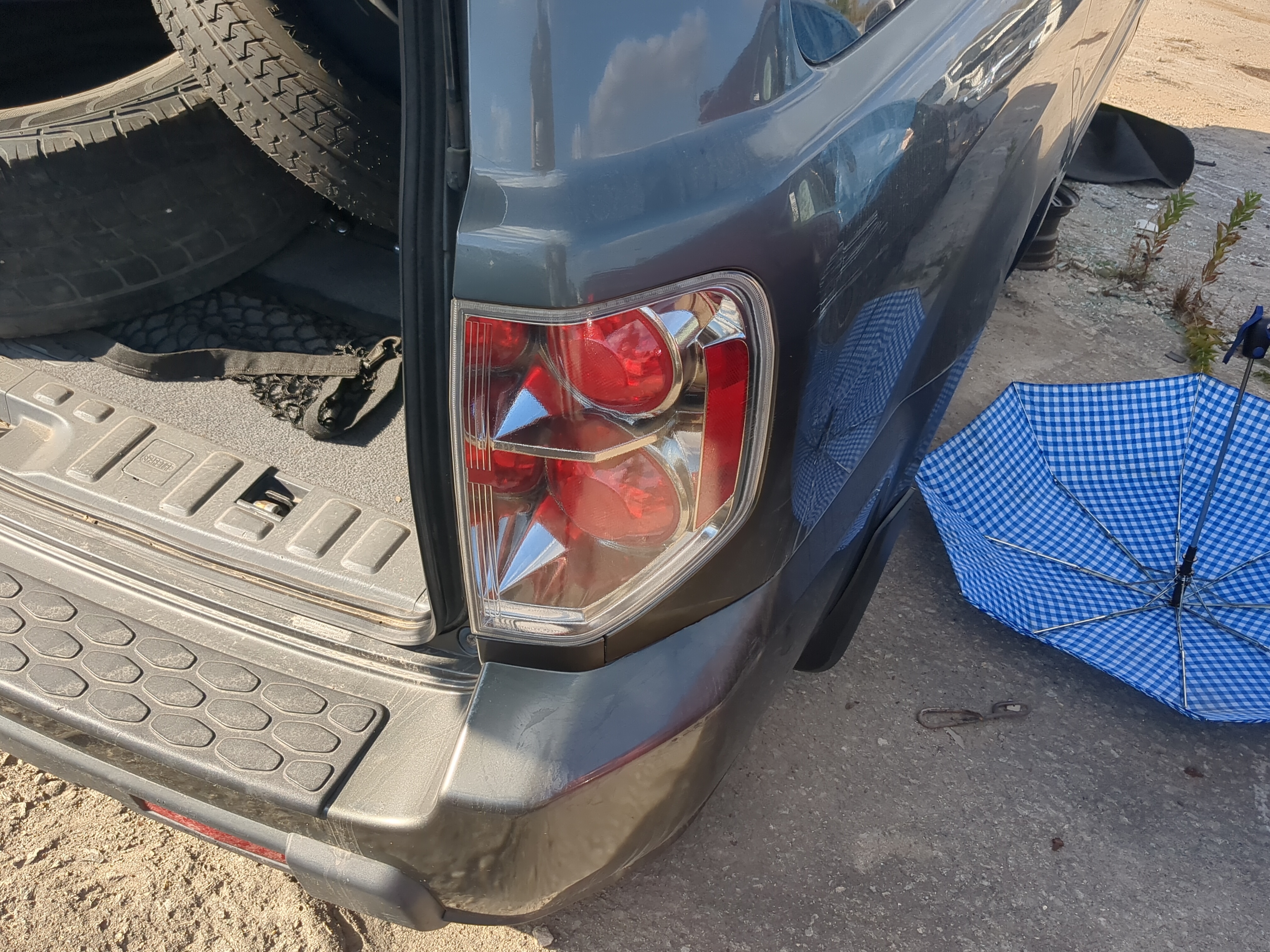 Picture of 2006-2008 Honda Pilot Passenger Right Side Tail Light Taillight Oem 1081328