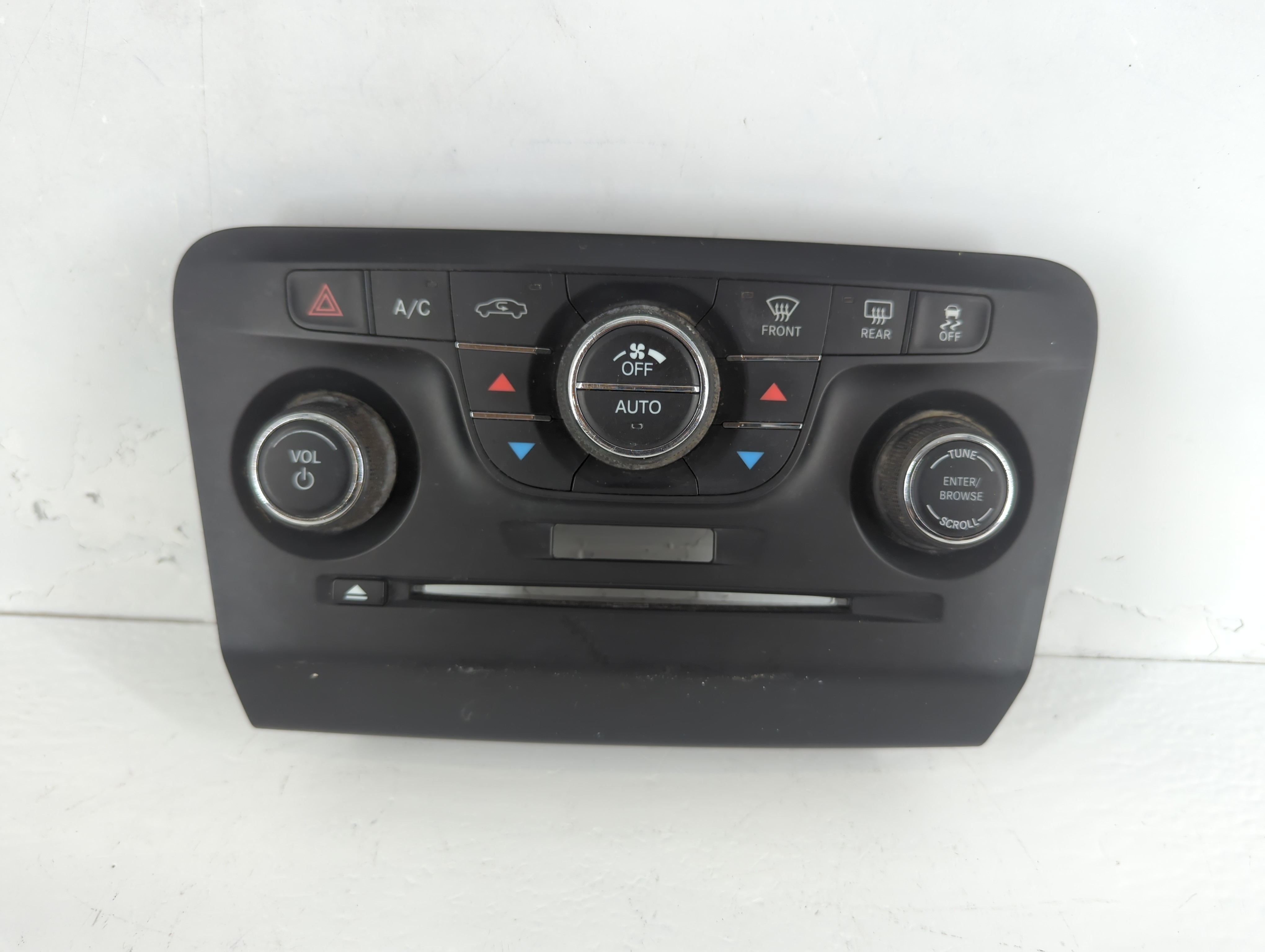 2014-2015 Ram Promaster 1500 Am Fm Cd Player Radio Receiver 1081762 - Oemusedautoparts1.com