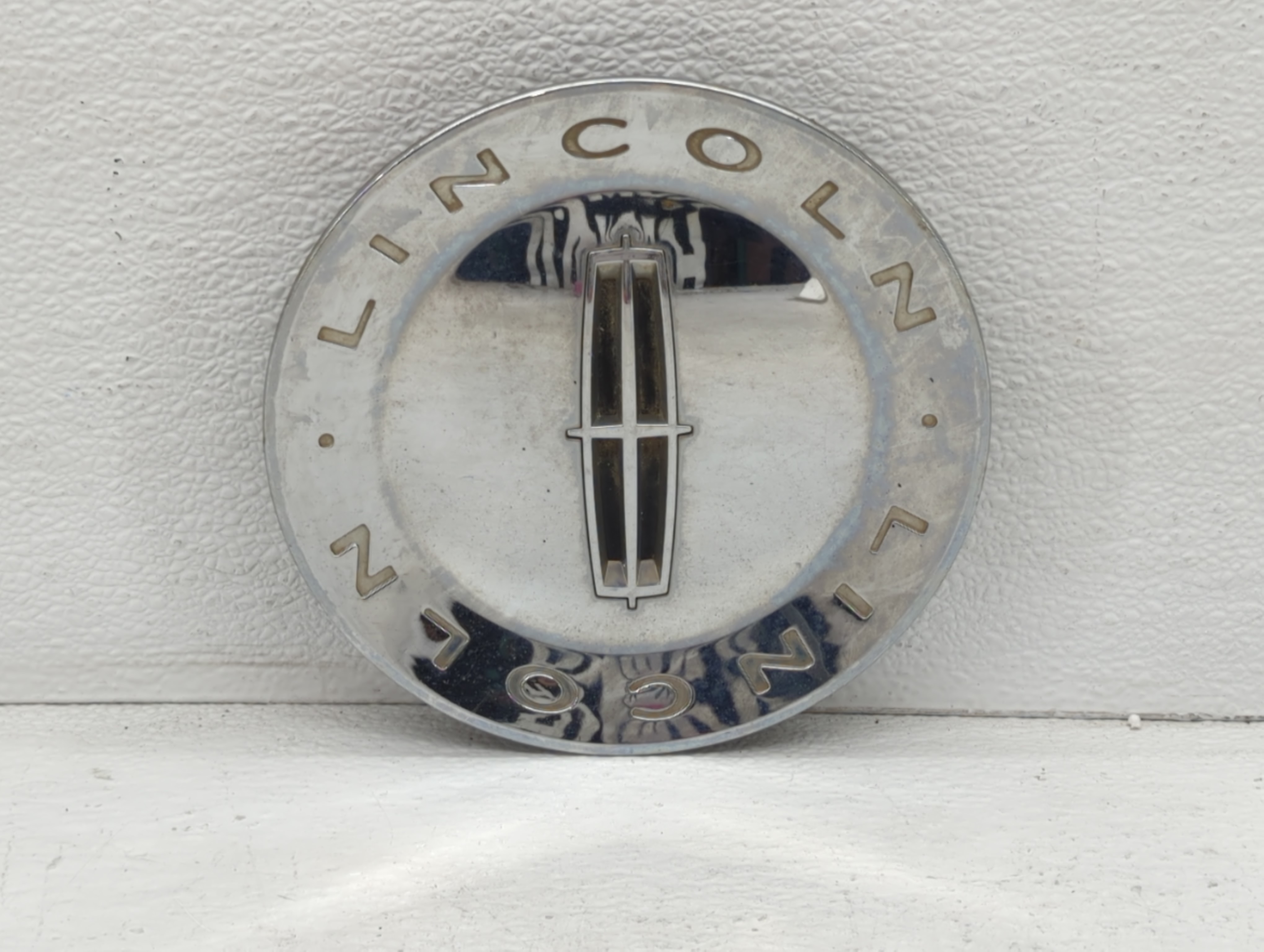 2010 Lincoln Navigator Center Cap Oem 1081796 - Oemusedautoparts1.com