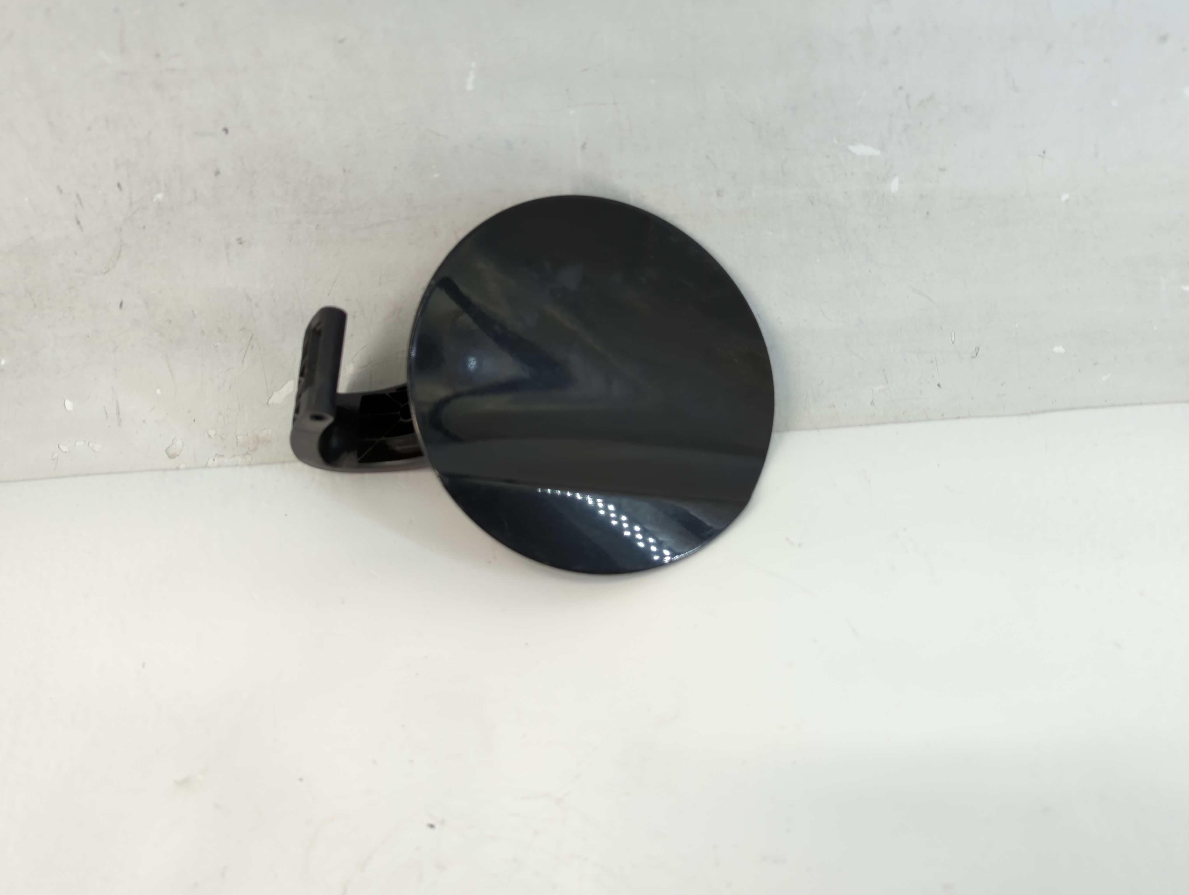 2011 Ford Taurus Fuel Tank Door Lid Gas Tank 1081832 - Oemusedautoparts1.com