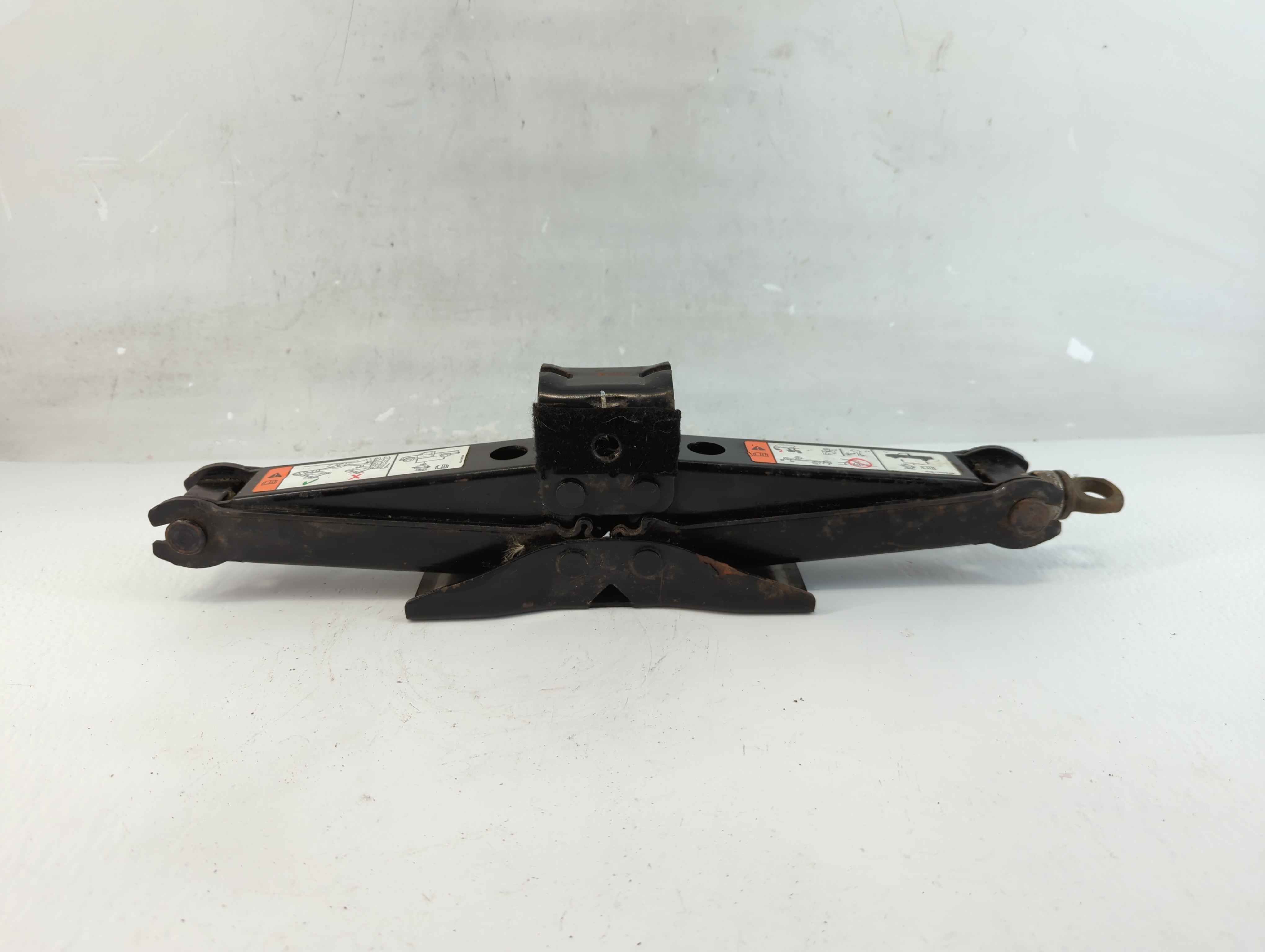 2008 Ford F-150 Spare Scissor Car Jack 1081840 - Oemusedautoparts1.com