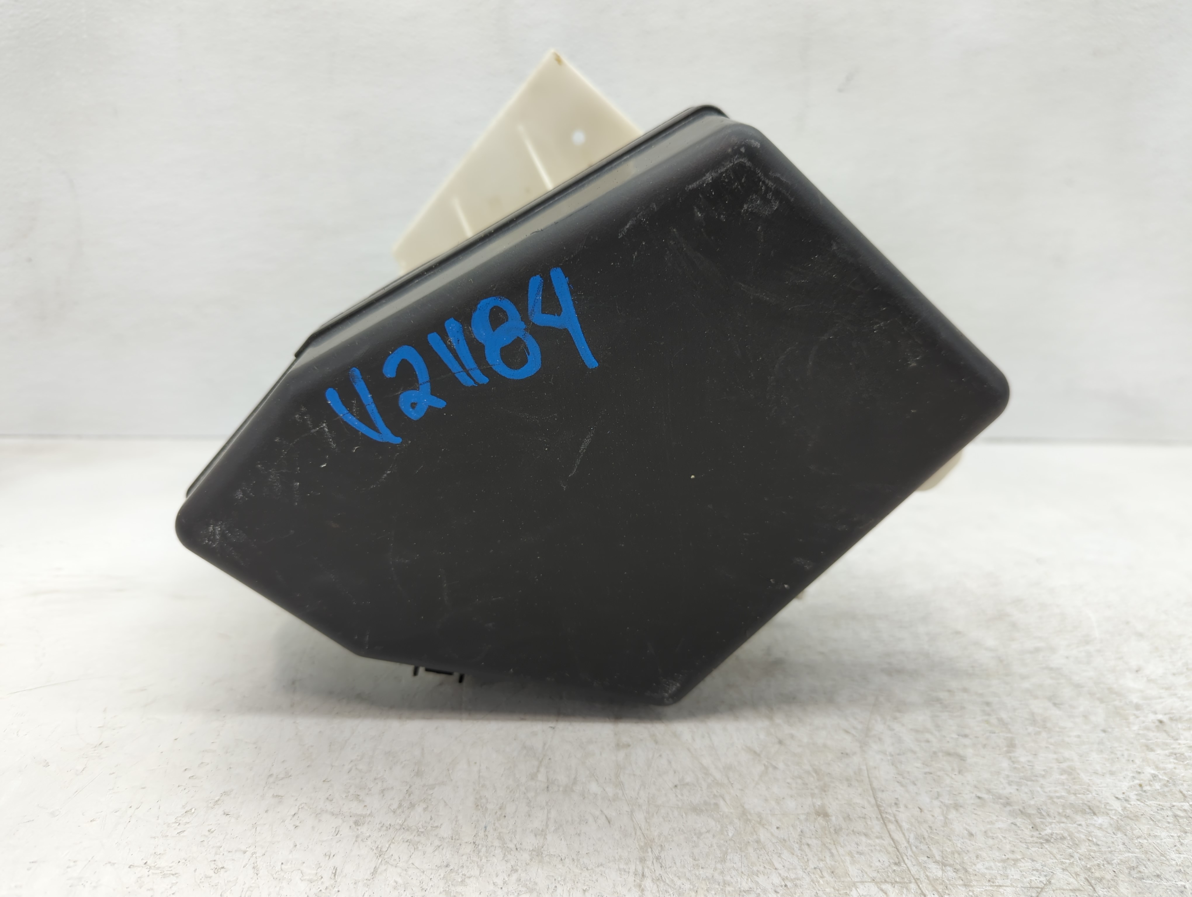 Picture of 2006-2015 Mazda Mx-5 Miata Fusebox Fuse Box Relay Module Ne51-66761 1081872
