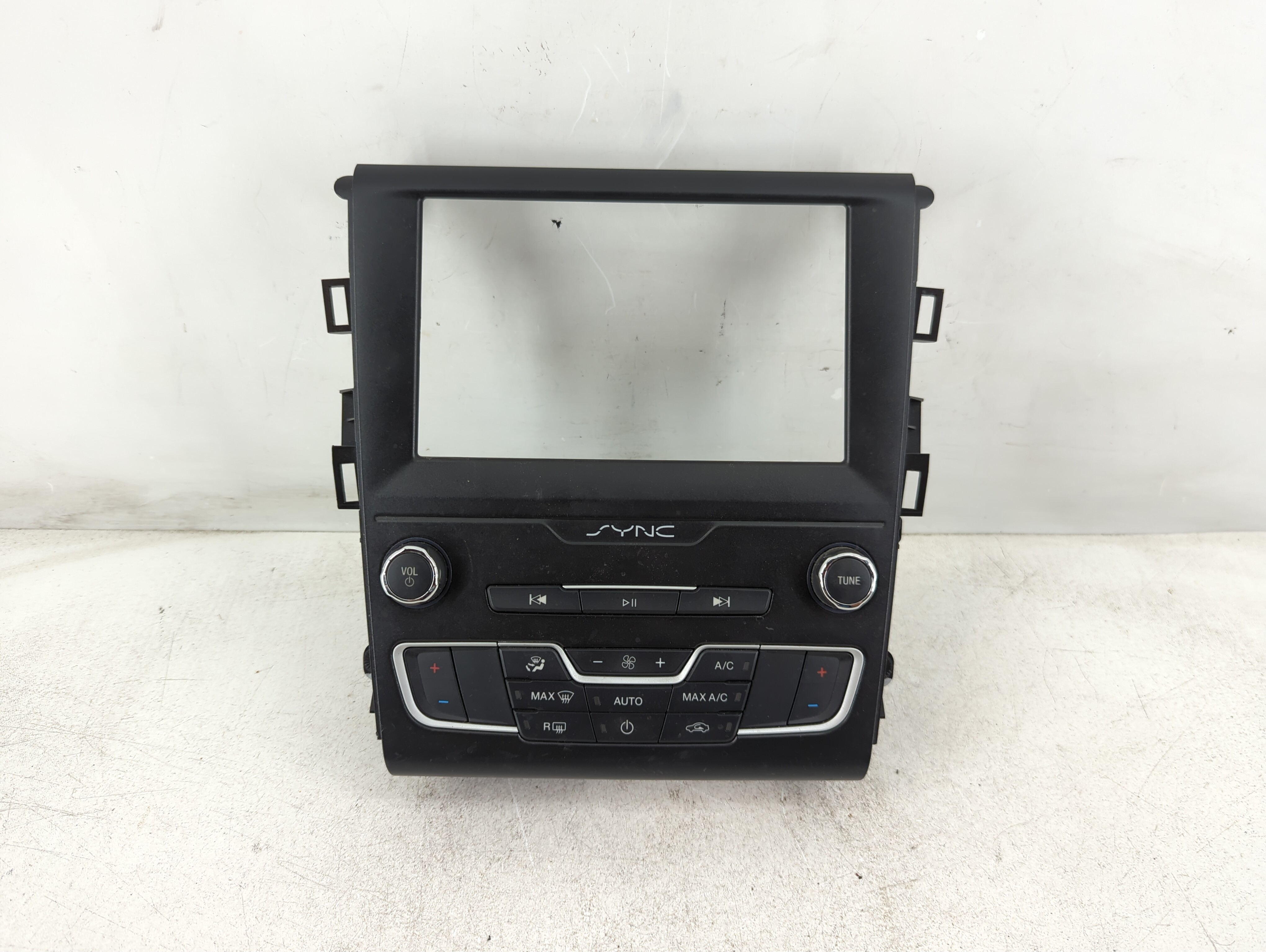 2019-2020 Ford Fusion Am Fm Cd Player Radio Receiver 1082014 - Oemusedautoparts1.com