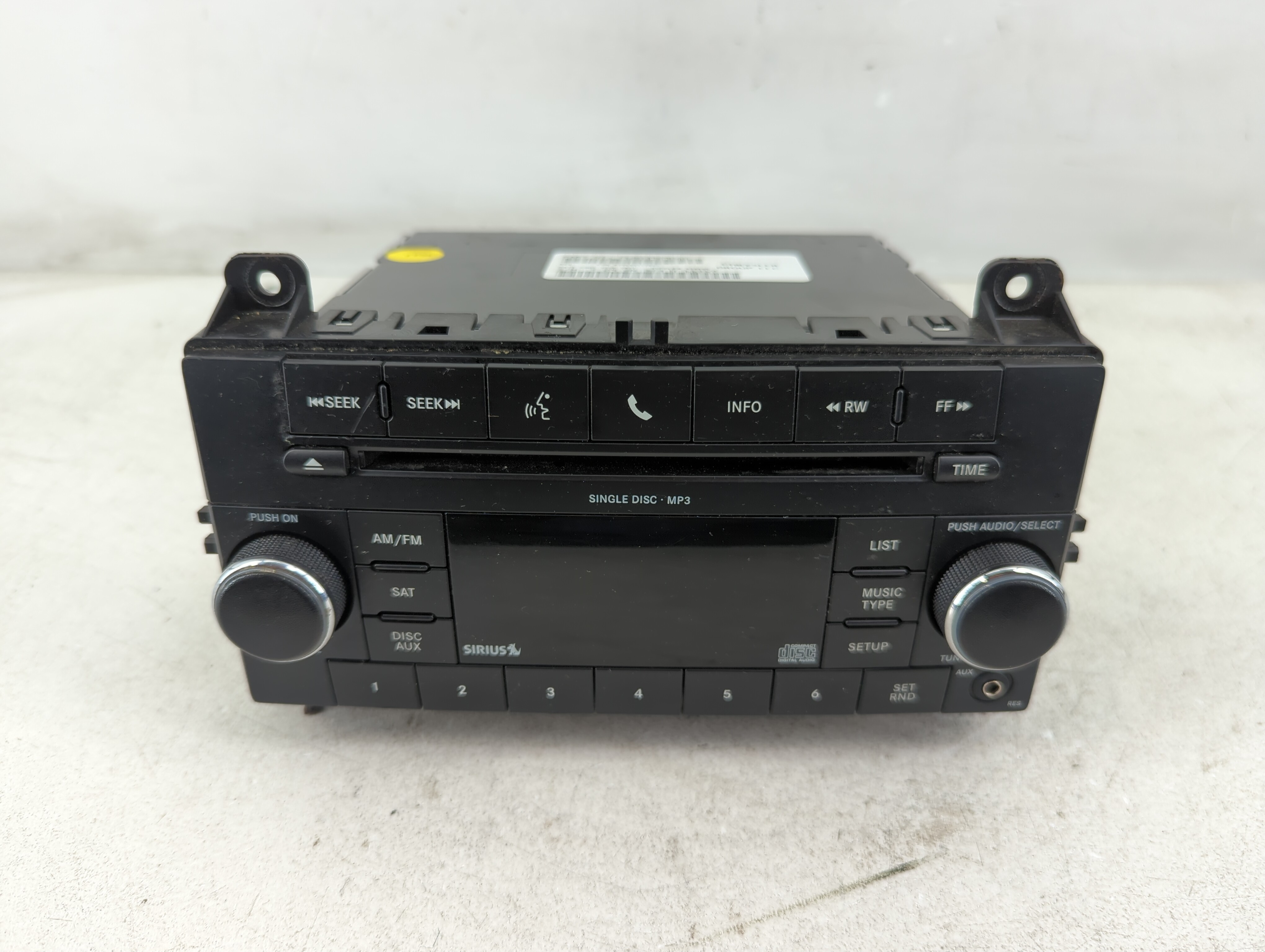 2011-2011 Jeep Grand Cherokee Am Fm Cd Player Radio Receiver 1082078 - Oemusedautoparts1.com