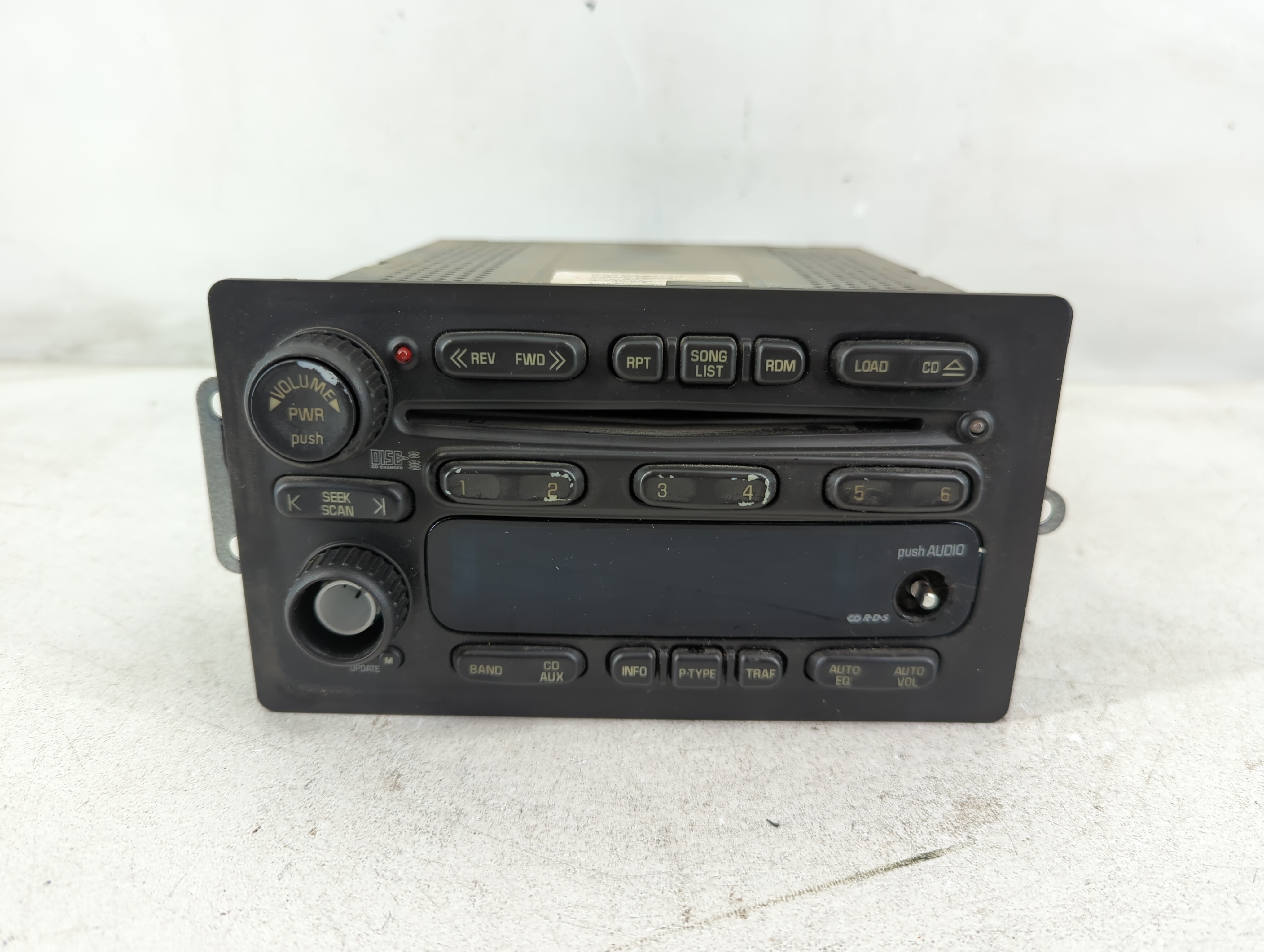 2003-2005 Chevrolet Tahoe Am Fm Cd Player Radio Receiver 1082096 - Oemusedautoparts1.com