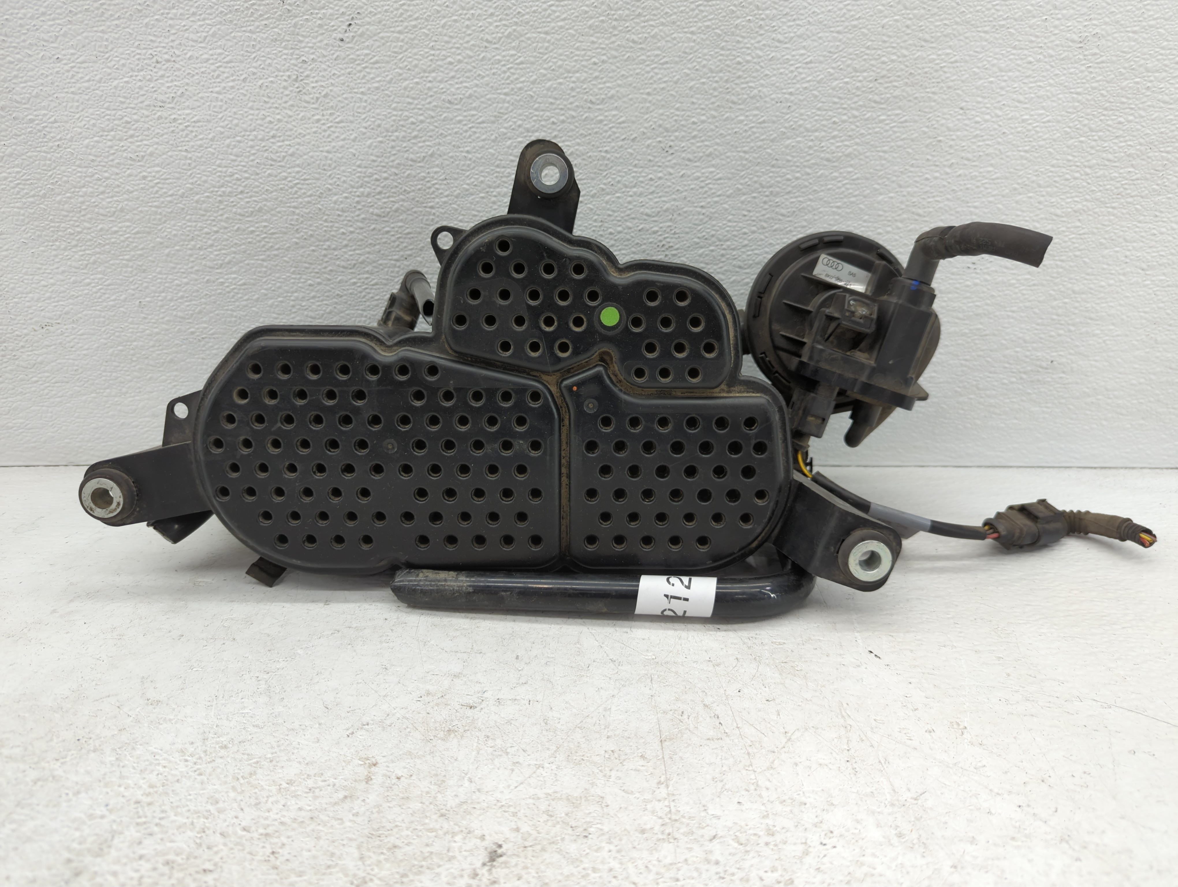Picture of 2009 Audi A4 Fuel Vapor Charcoal Canister 1082123