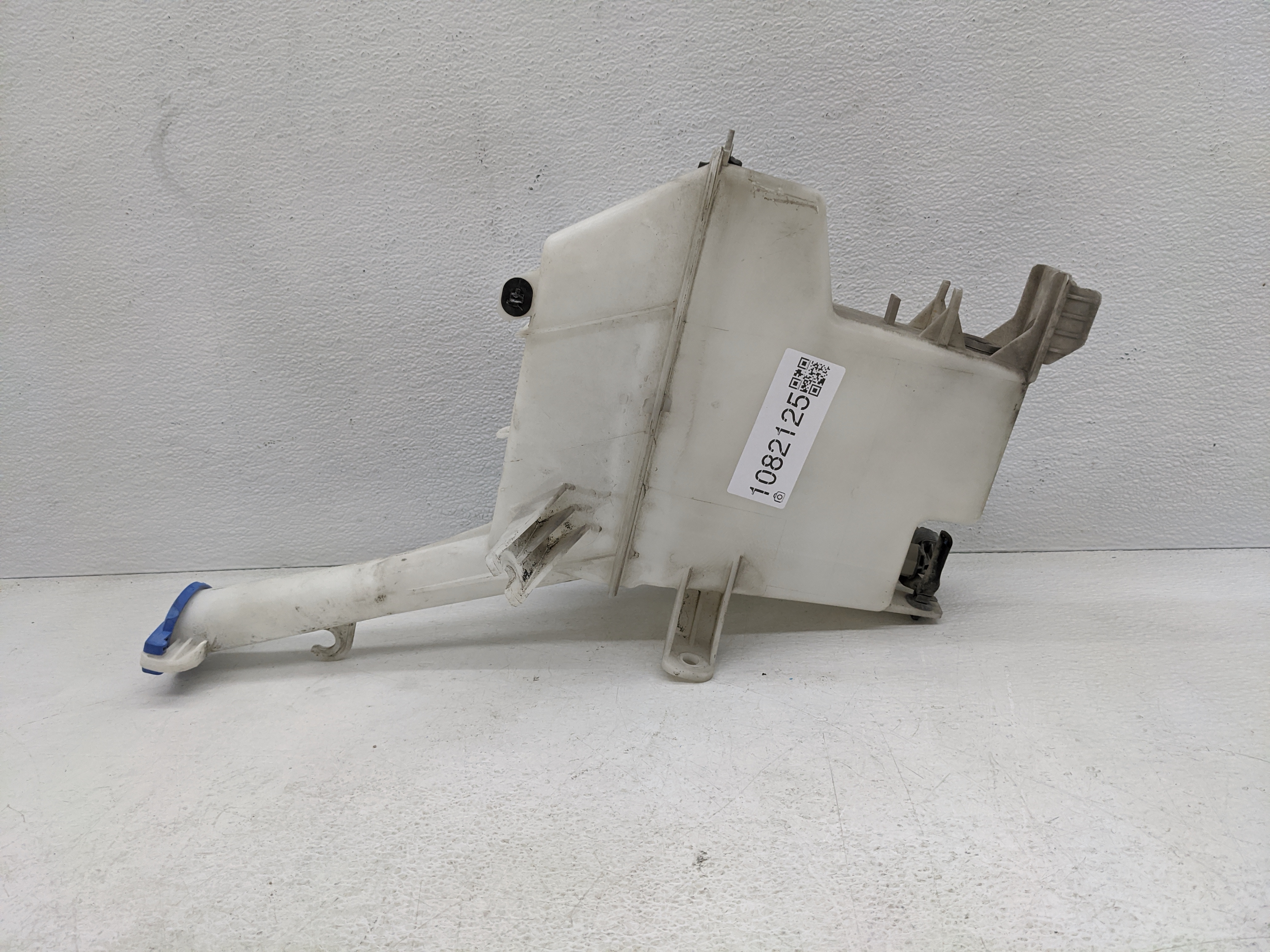 2013-2017 Hyundai Veloster Windshield Washer Fluid Reservoir Bottle Oem 1082125 - Oemusedautoparts1.com