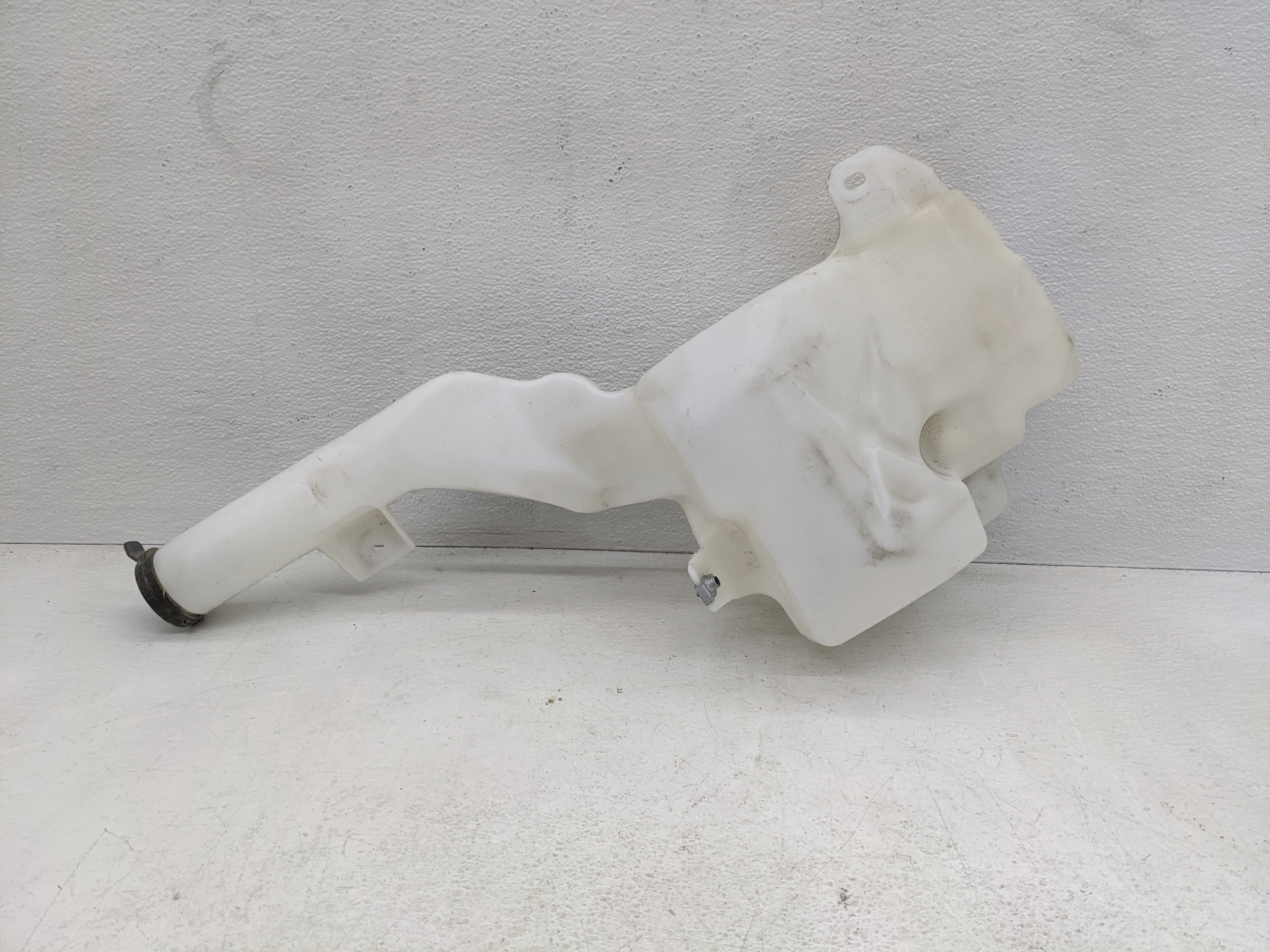 2015 Chevrolet Silverado 1500 Windshield Washer Fluid Reservoir Bottle Oem 1082126 - Oemusedautoparts1.com