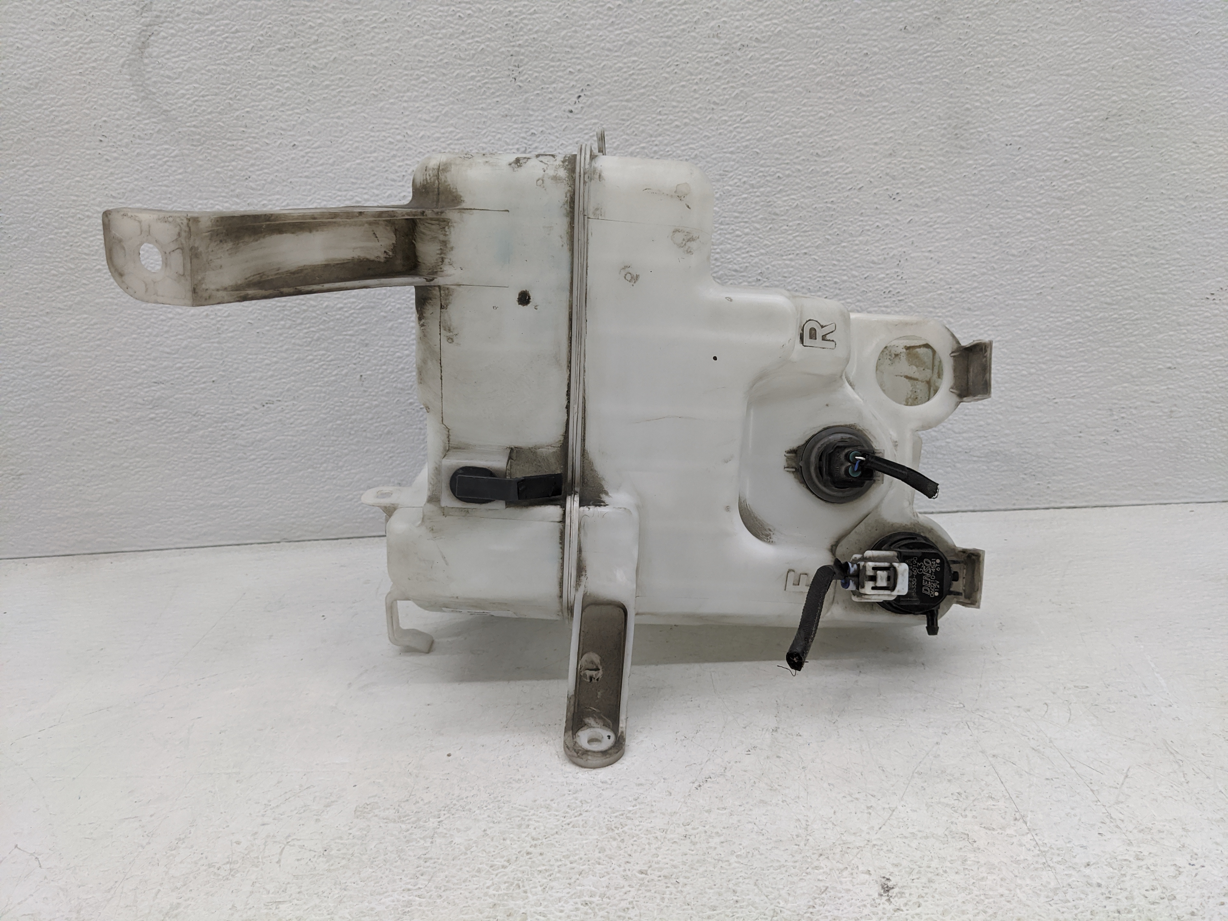 2014-2017 Lexus Ct200h Windshield Washer Fluid Reservoir Bottle Oem 1082130 - Oemusedautoparts1.com