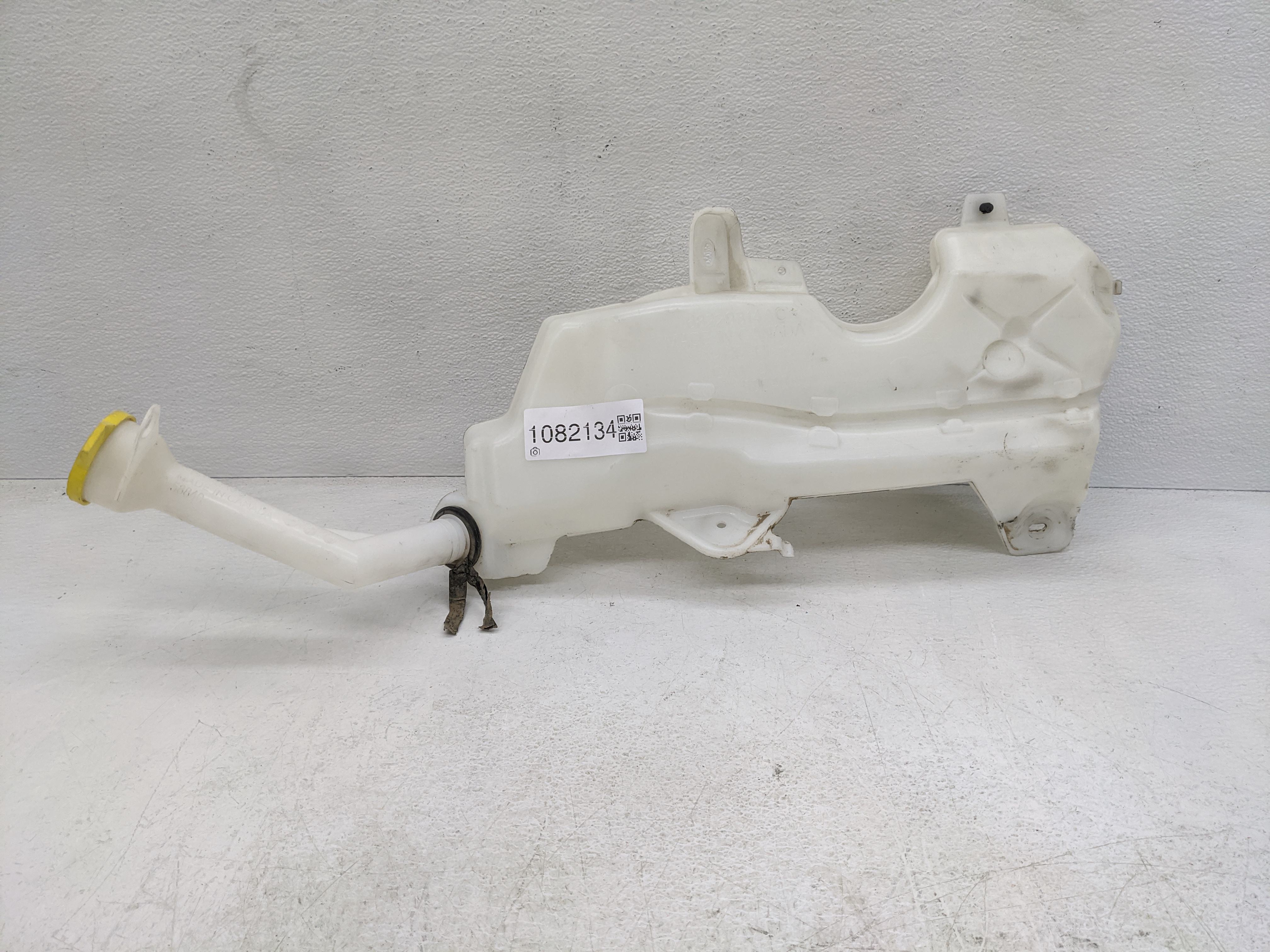 2017-2021 Chrysler Pacifica Windshield Washer Fluid Reservoir Bottle Oem 1082134 - Oemusedautoparts1.com