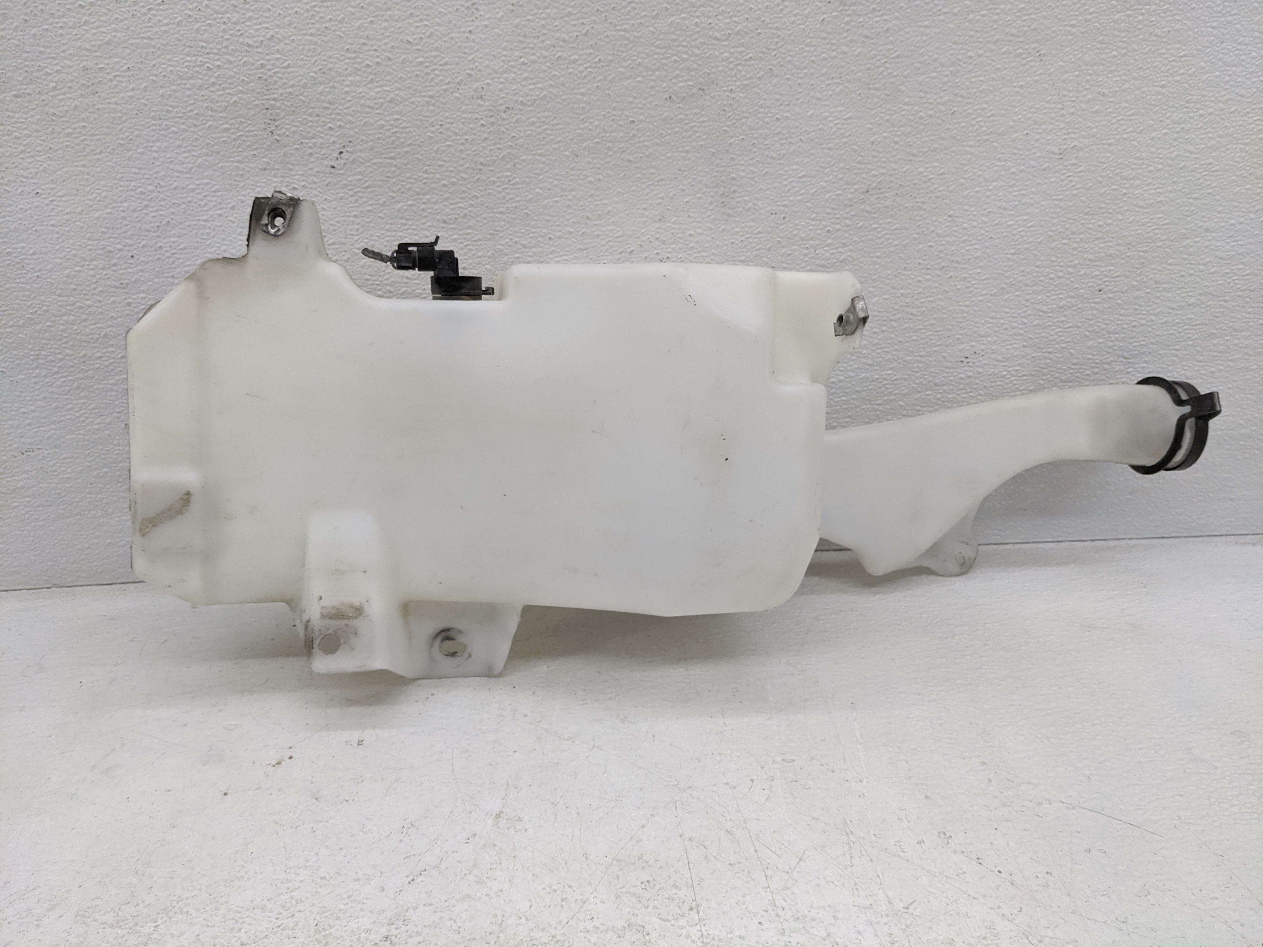 2007 Chevrolet Silverado 1500 Windshield Washer Fluid Reservoir Bottle Oem 1082137 - Oemusedautoparts1.com