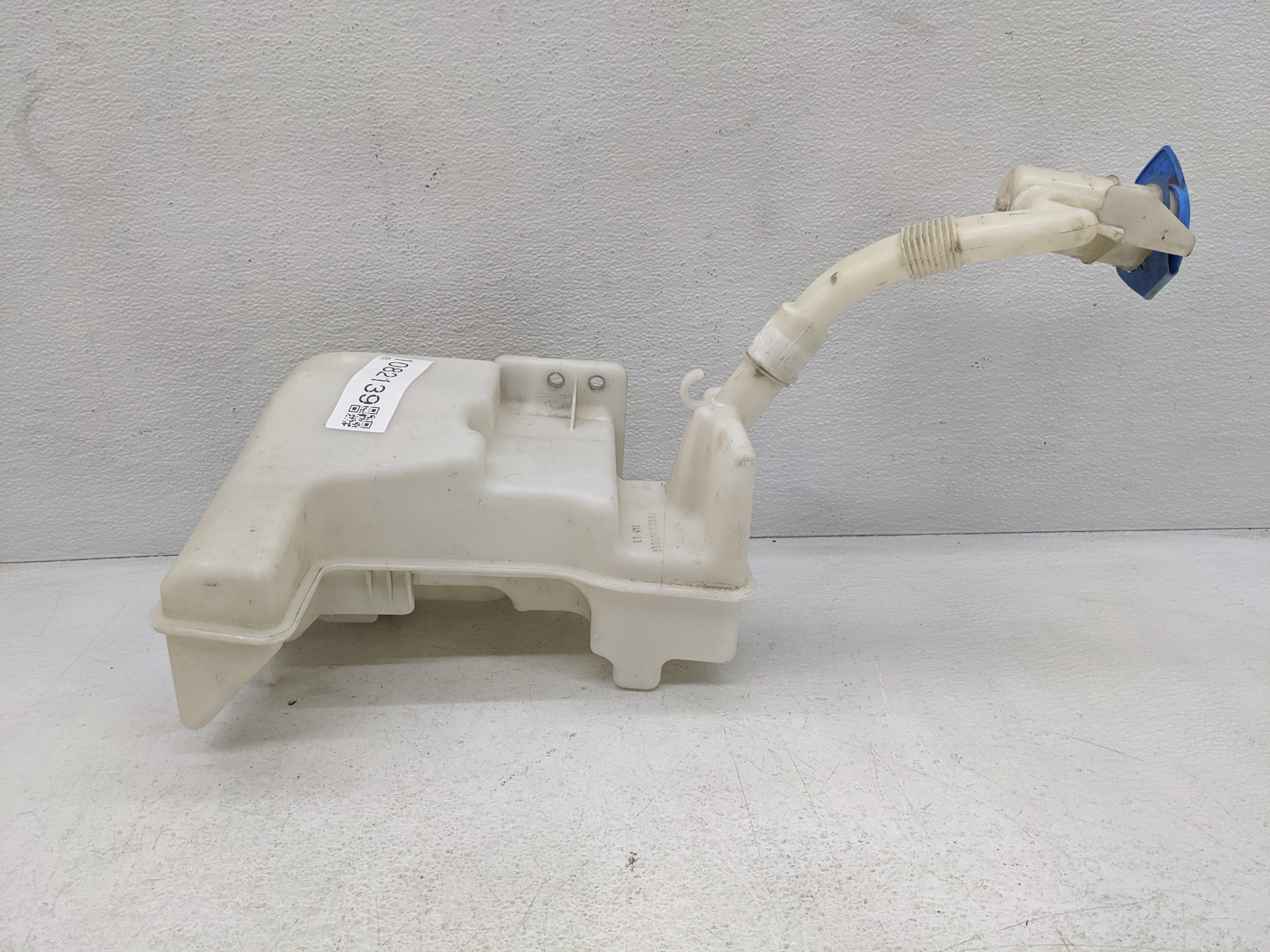 2012-2020 Volkswagen Passat Windshield Washer Fluid Reservoir Bottle Oem 1082139 - Oemusedautoparts1.com