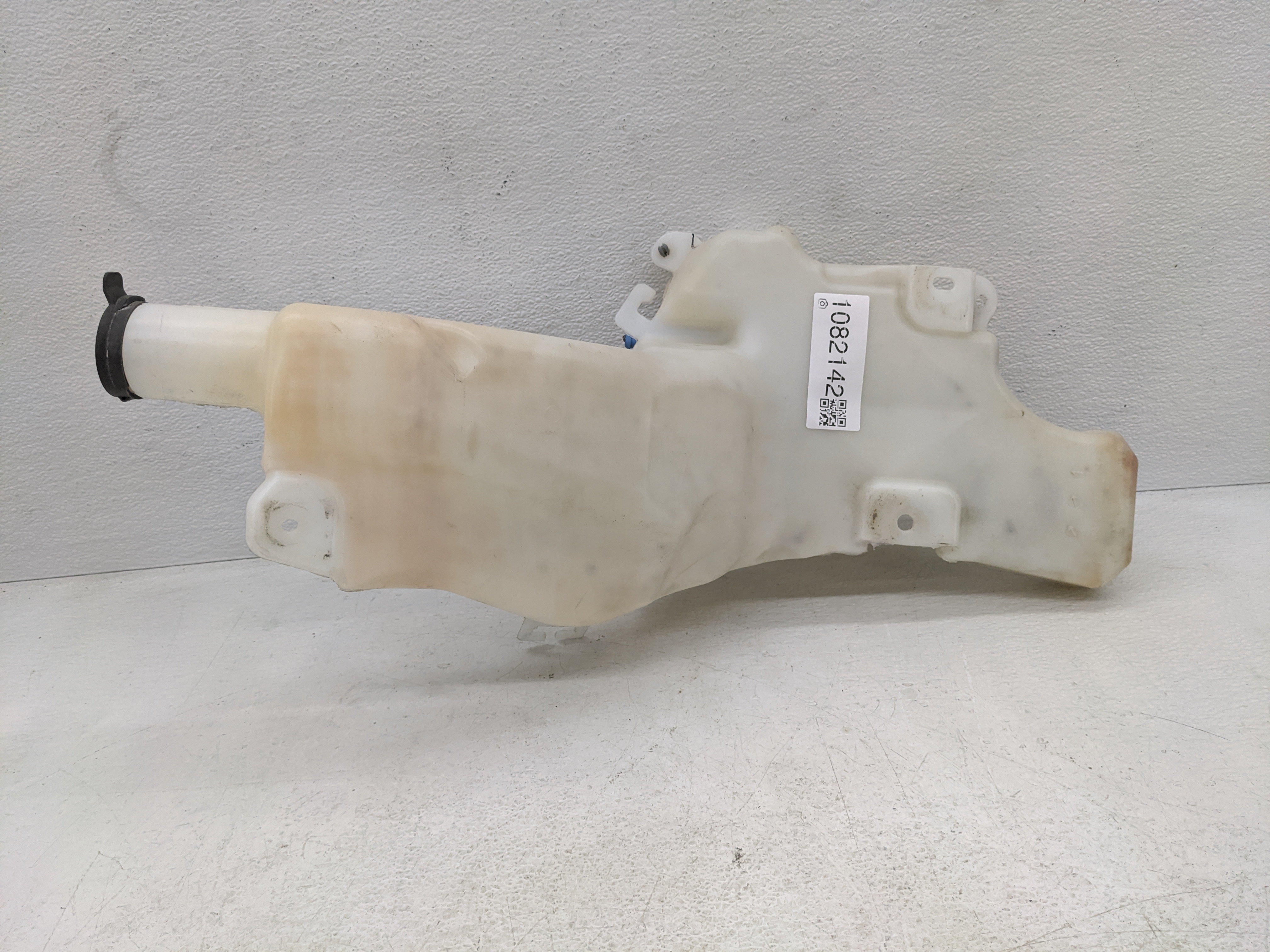 2018 Chevrolet Traverse Windshield Washer Fluid Reservoir Bottle Oem 1082142 - Oemusedautoparts1.com
