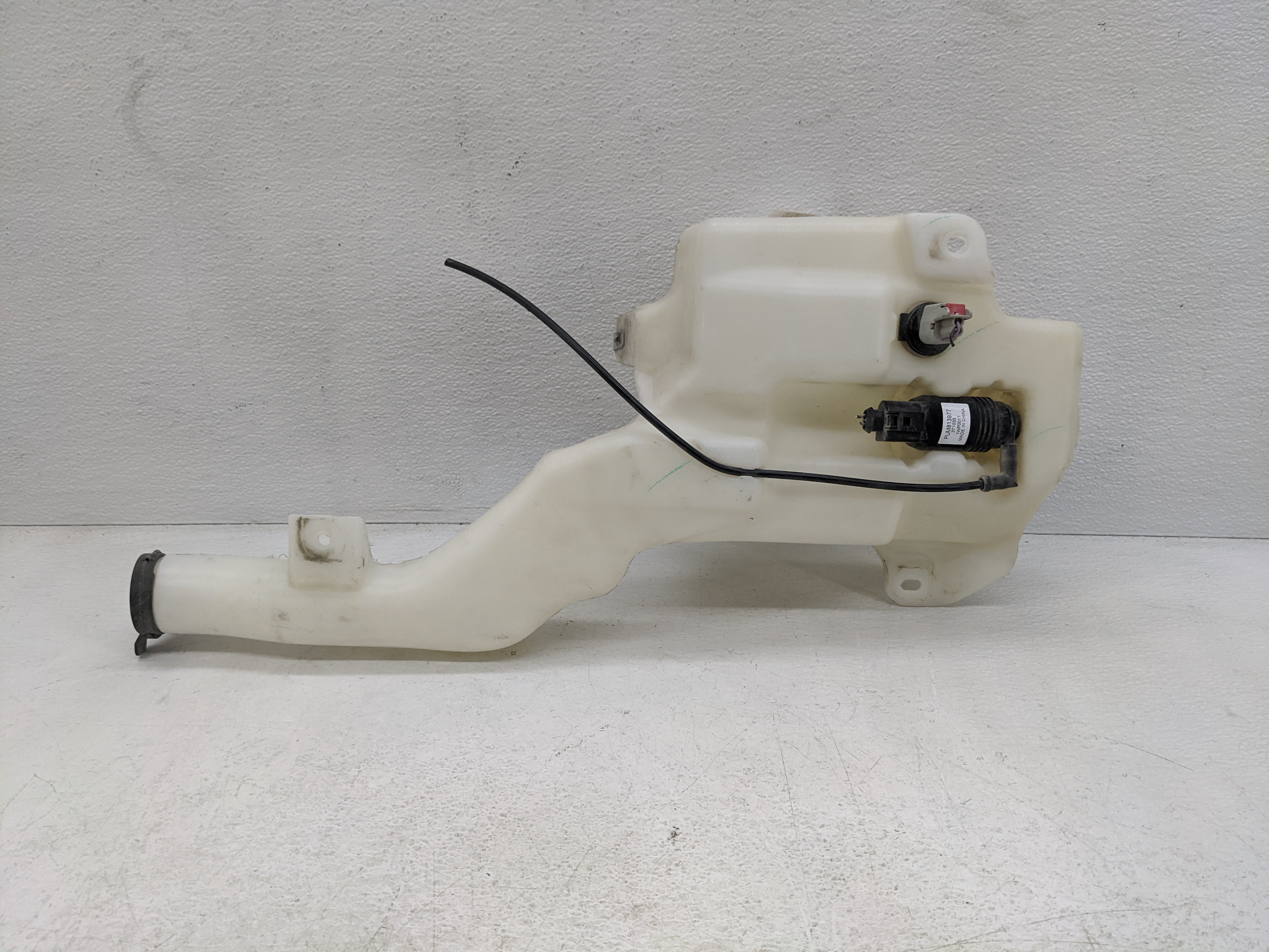 2015 Chevrolet Silverado 1500 Windshield Washer Fluid Reservoir Bottle Oem 1082143 - Oemusedautoparts1.com