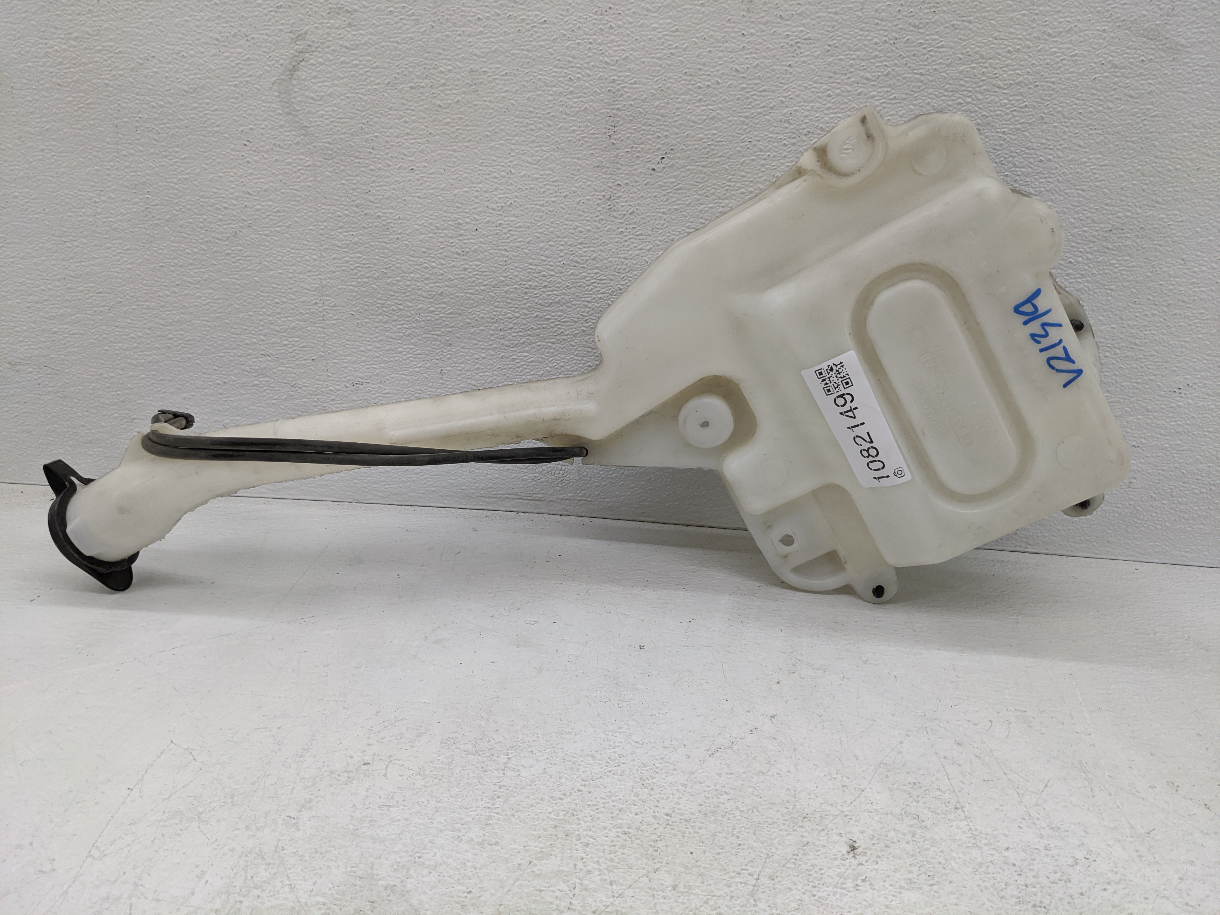 2016-2019 Ford Explorer Windshield Washer Fluid Reservoir Bottle Oem 1082149 - Oemusedautoparts1.com