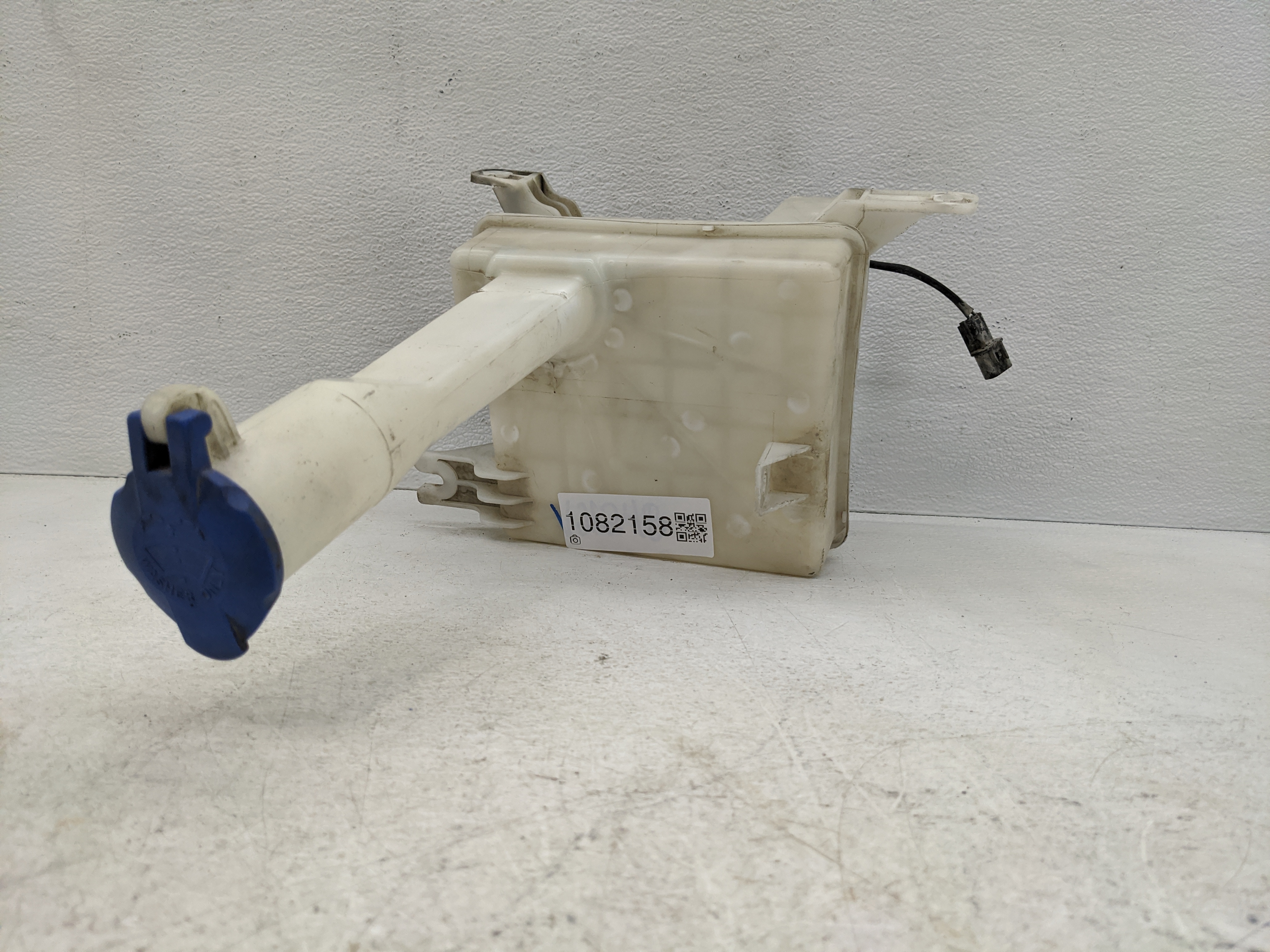 2006-2010 Hyundai Sonata Windshield Washer Fluid Reservoir Bottle Oem 1082158 - Oemusedautoparts1.com