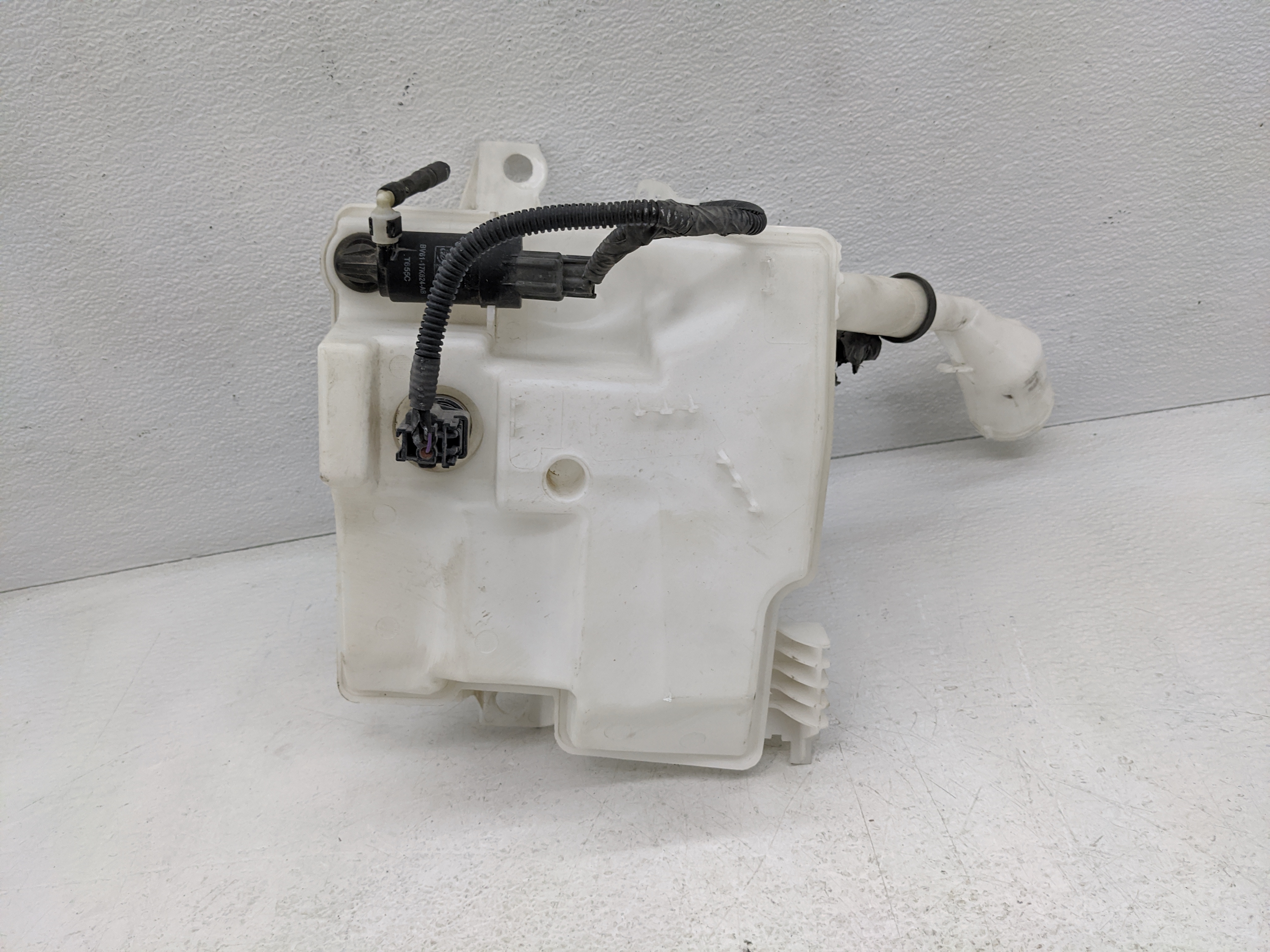 2012-2018 Ford Focus Windshield Washer Fluid Reservoir Bottle Oem 1082166 - Oemusedautoparts1.com