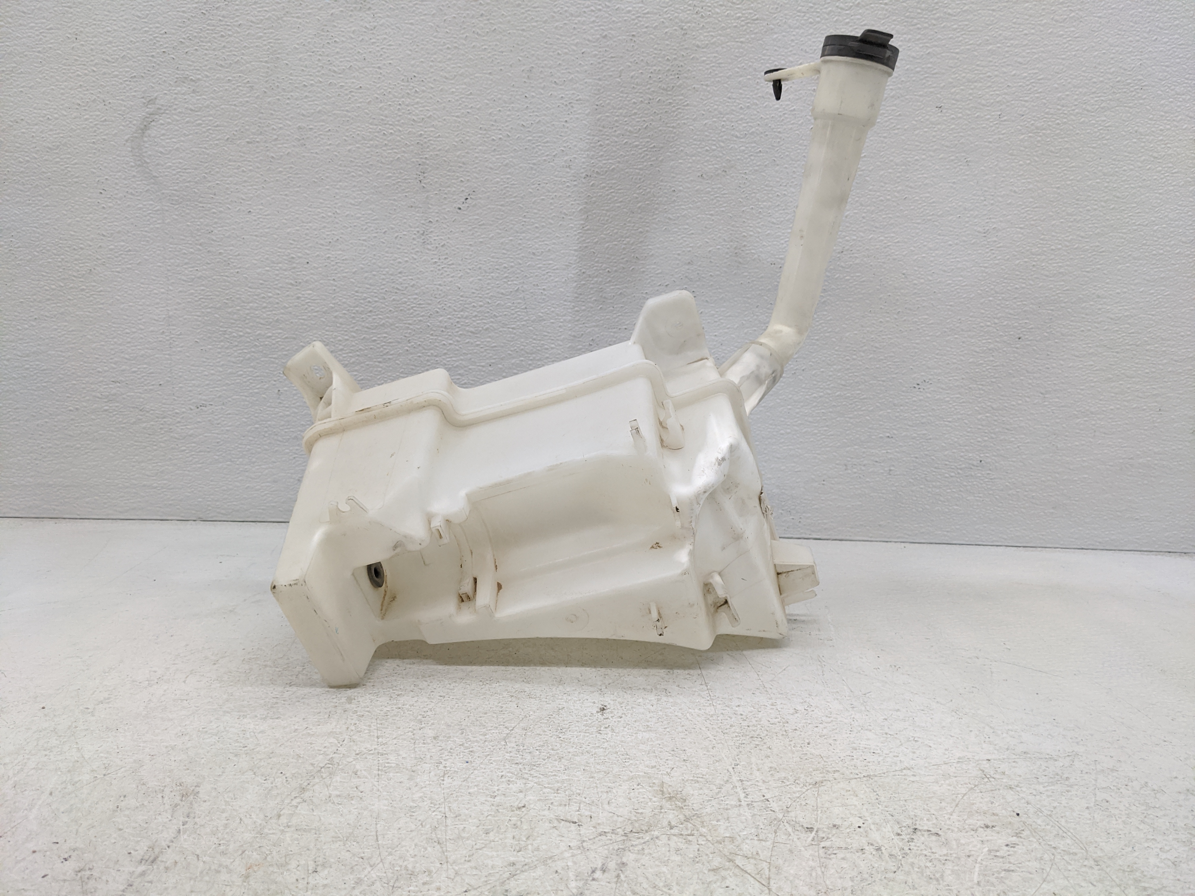 2015-2021 Buick Encore Windshield Washer Fluid Reservoir Bottle Oem 1082171 - Oemusedautoparts1.com