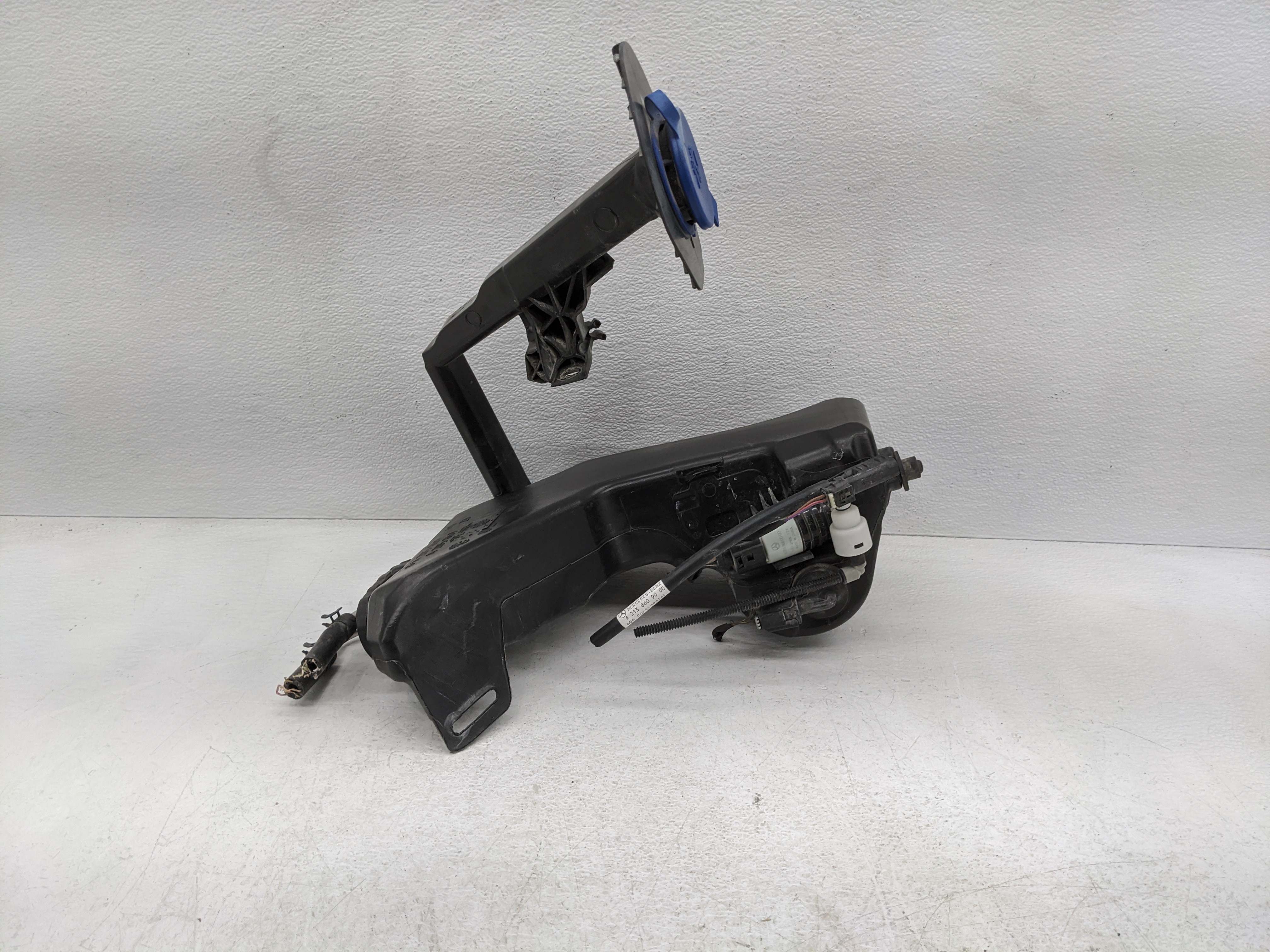 2019 Mercedes-benz E450 Windshield Washer Fluid Reservoir Bottle Oem 1082172 - Oemusedautoparts1.com