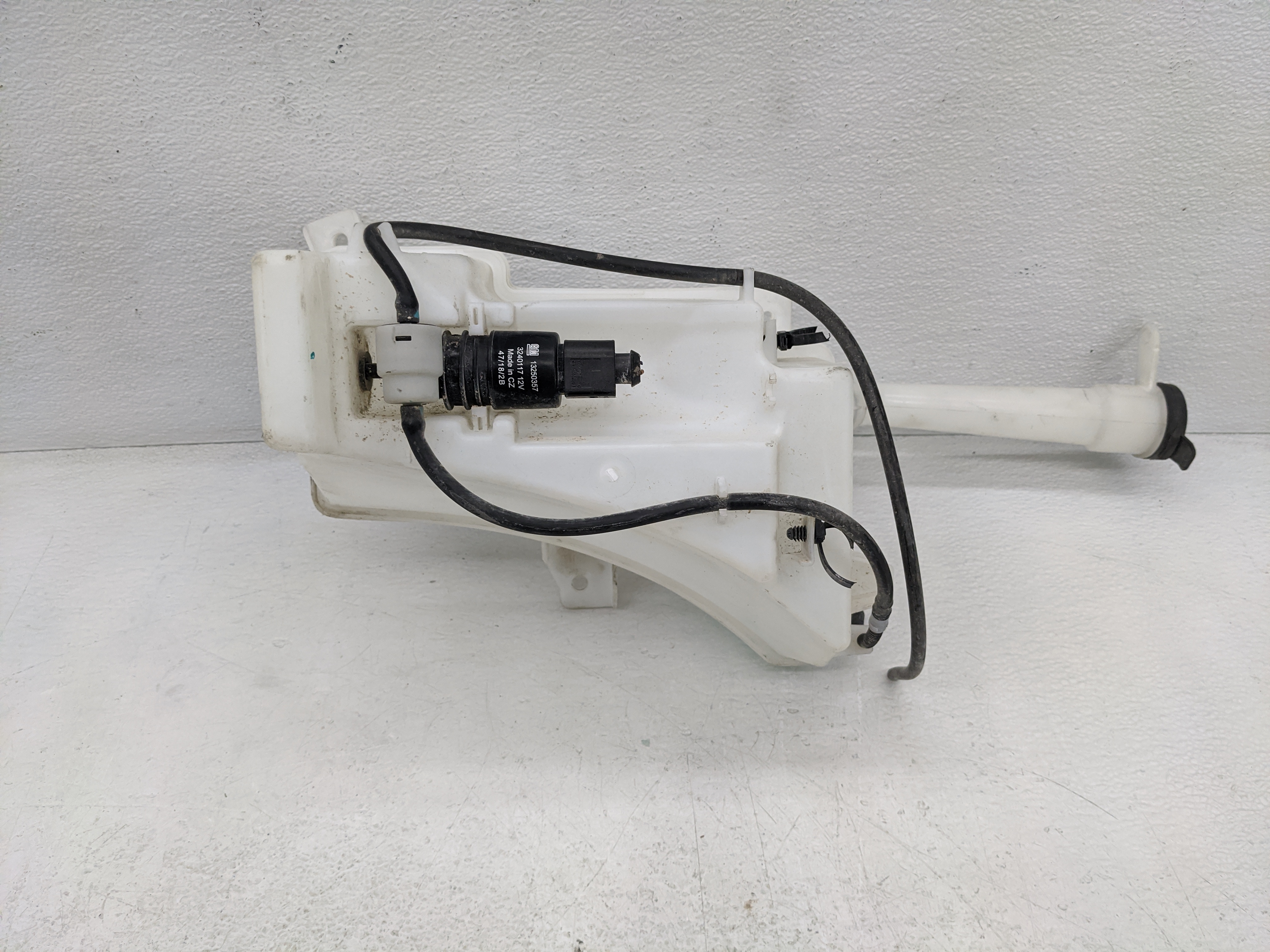 Picture of 2015-2021 Buick Encore Windshield Washer Fluid Reservoir Bottle Oem 1082173