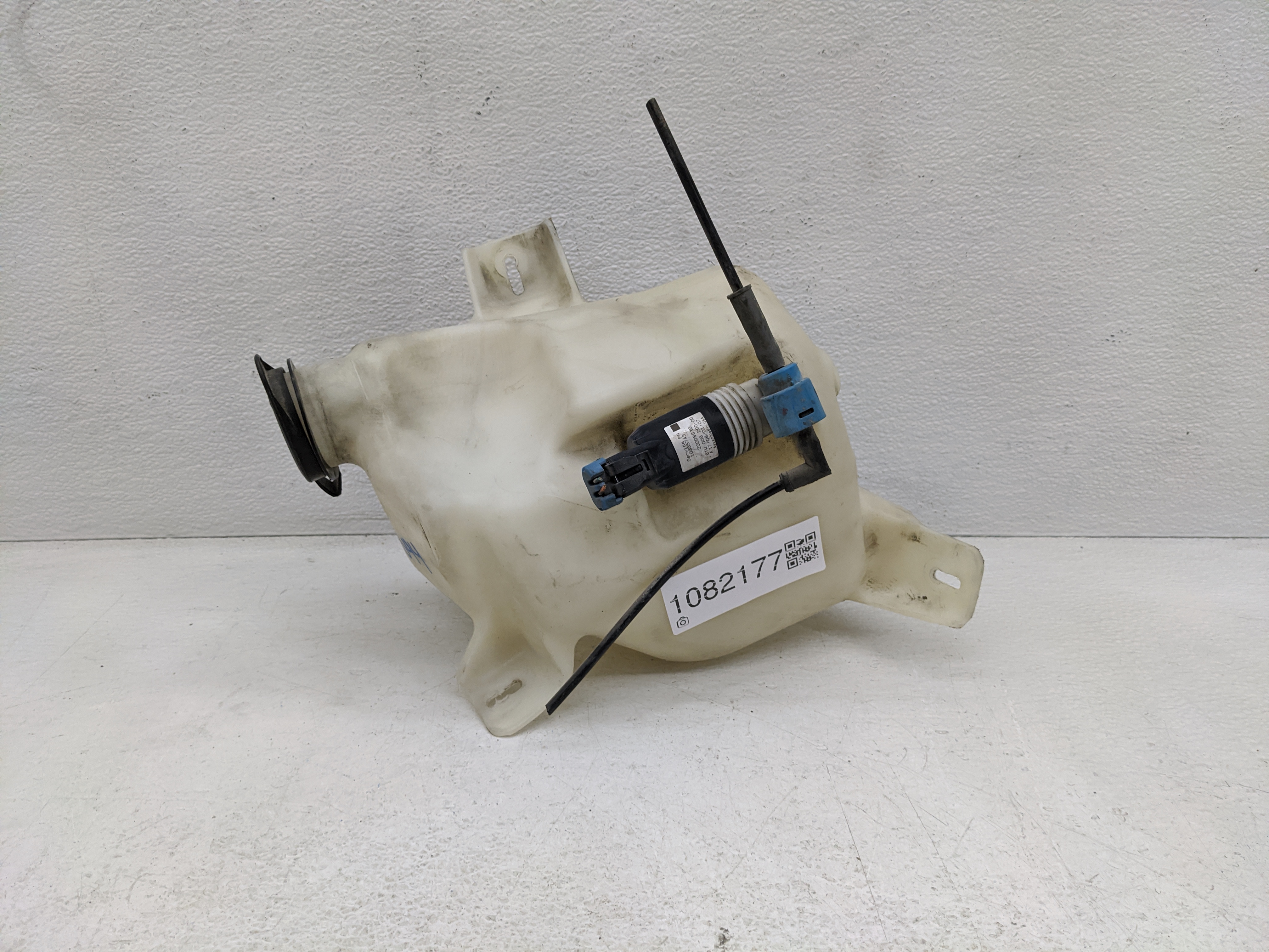 2006-2011 Chevrolet Hhr Windshield Washer Fluid Reservoir Bottle Oem 1082177 - Oemusedautoparts1.com