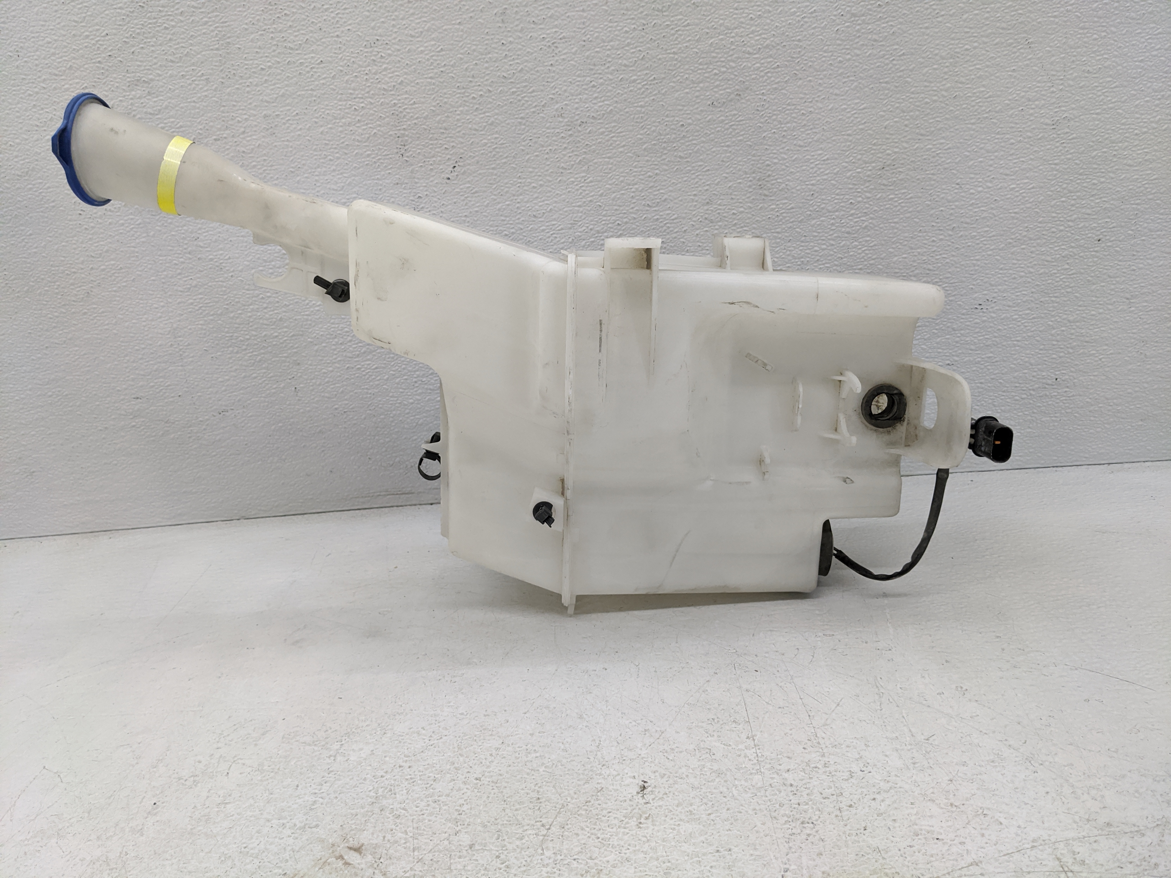 Picture of 2016-2021 Hyundai Tucson Windshield Washer Fluid Reservoir Bottle Oem 1082178