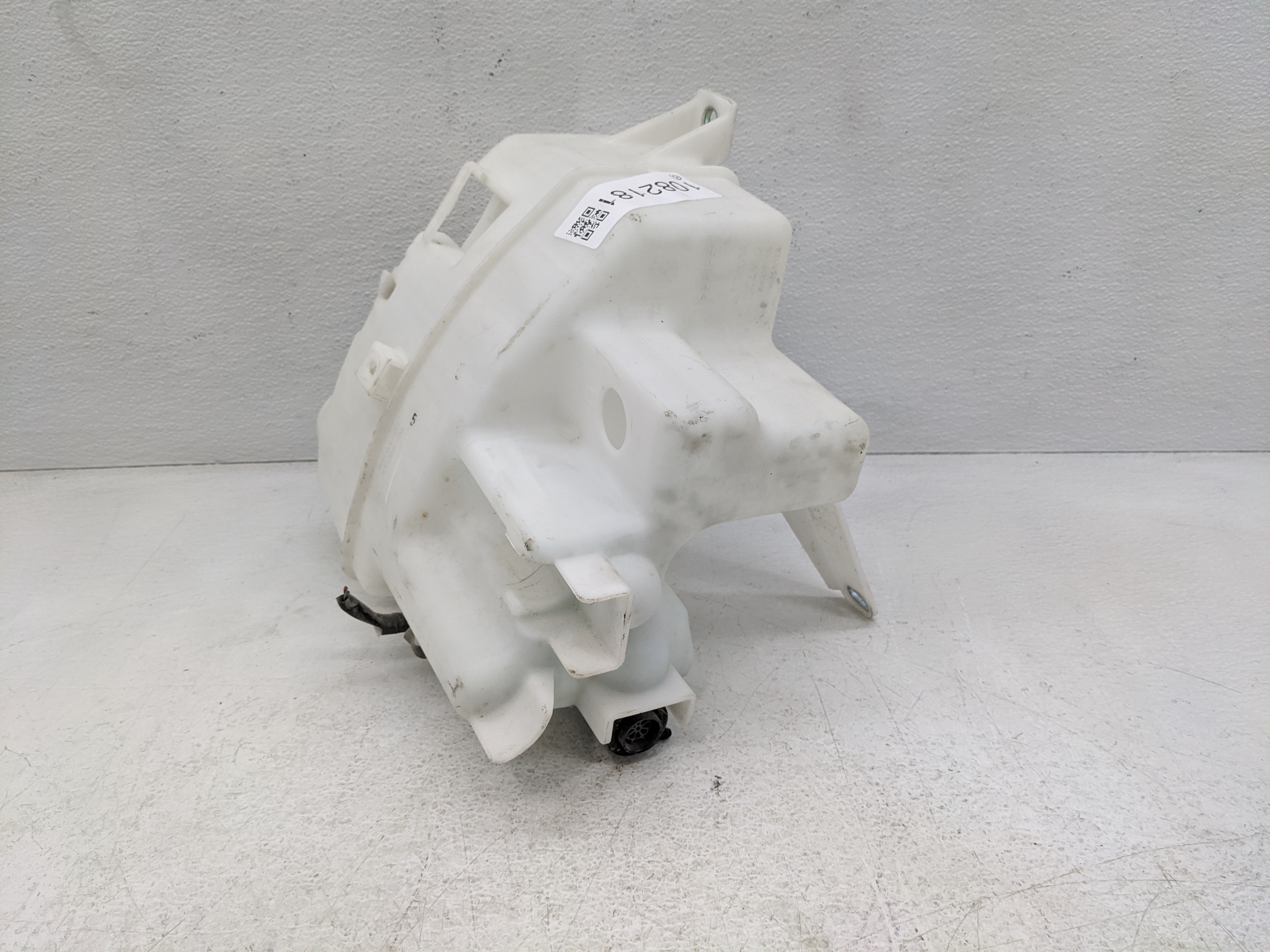 2018-2022 Toyota Camry Windshield Washer Fluid Reservoir Bottle Oem 1082181 - Oemusedautoparts1.com