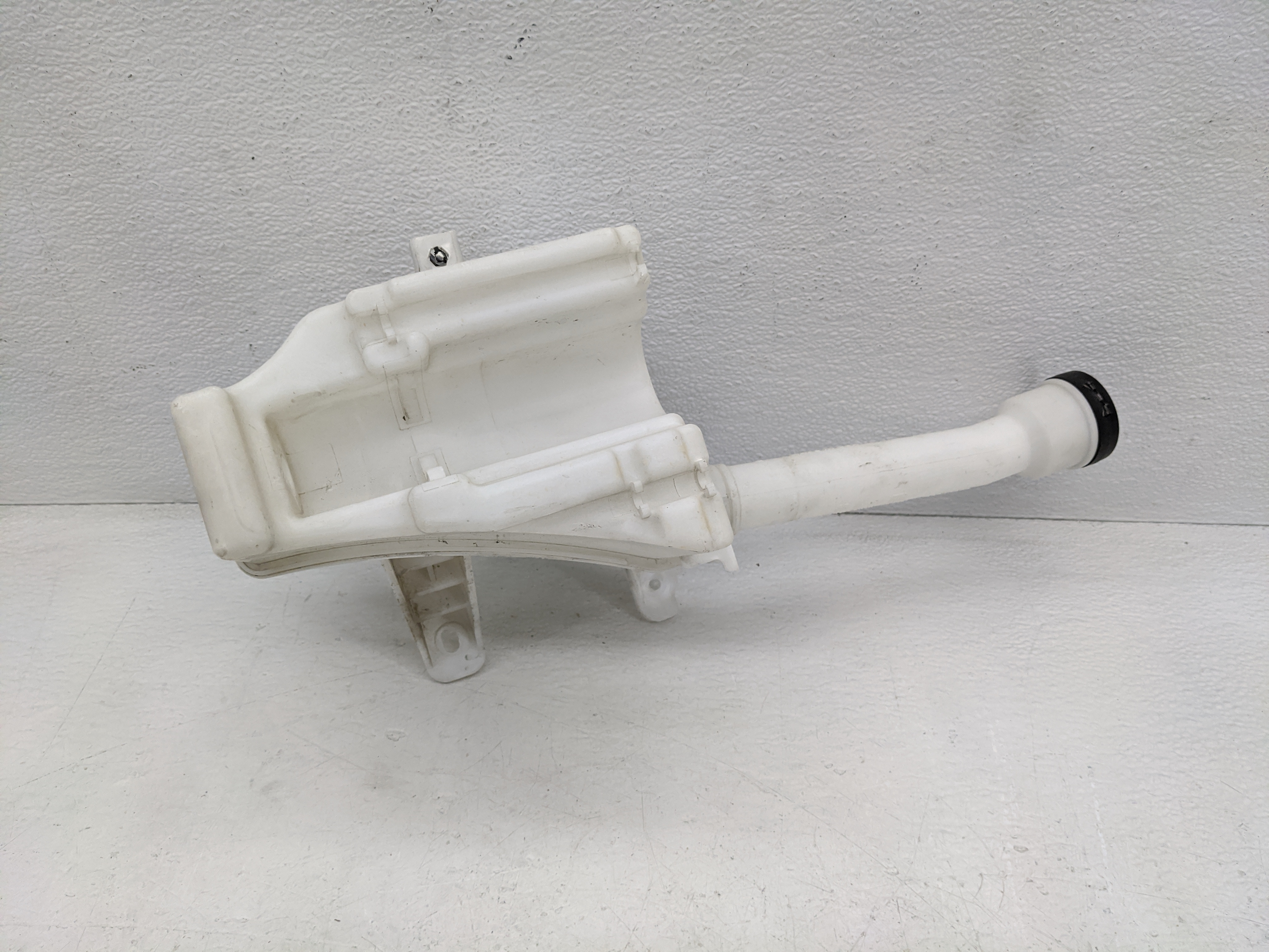2012-2019 Chevrolet Sonic Windshield Washer Fluid Reservoir Bottle Oem 1082182 - Oemusedautoparts1.com