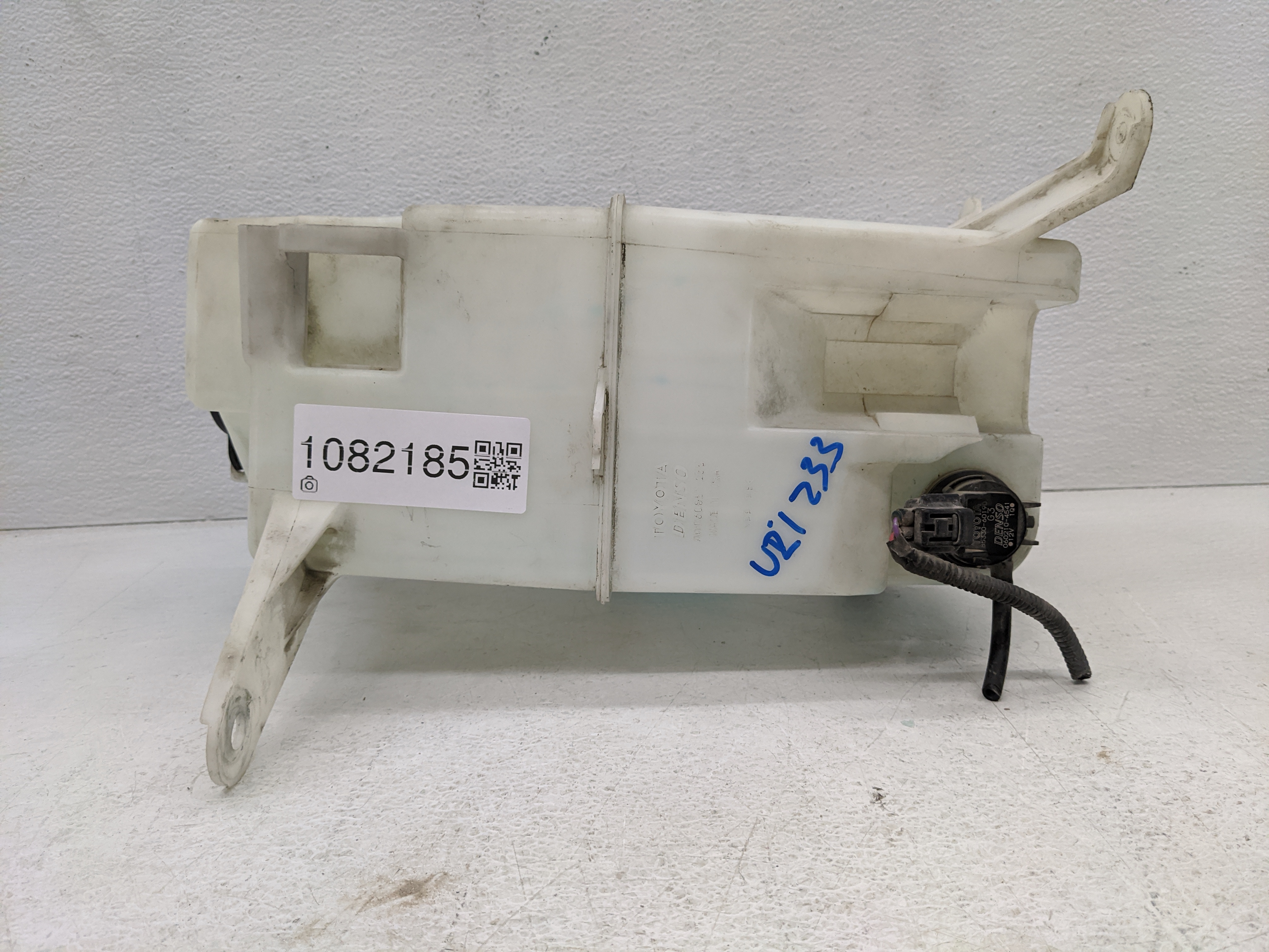 2007-2021 Toyota Tundra Windshield Washer Fluid Reservoir Bottle Oem 1082185 - Oemusedautoparts1.com