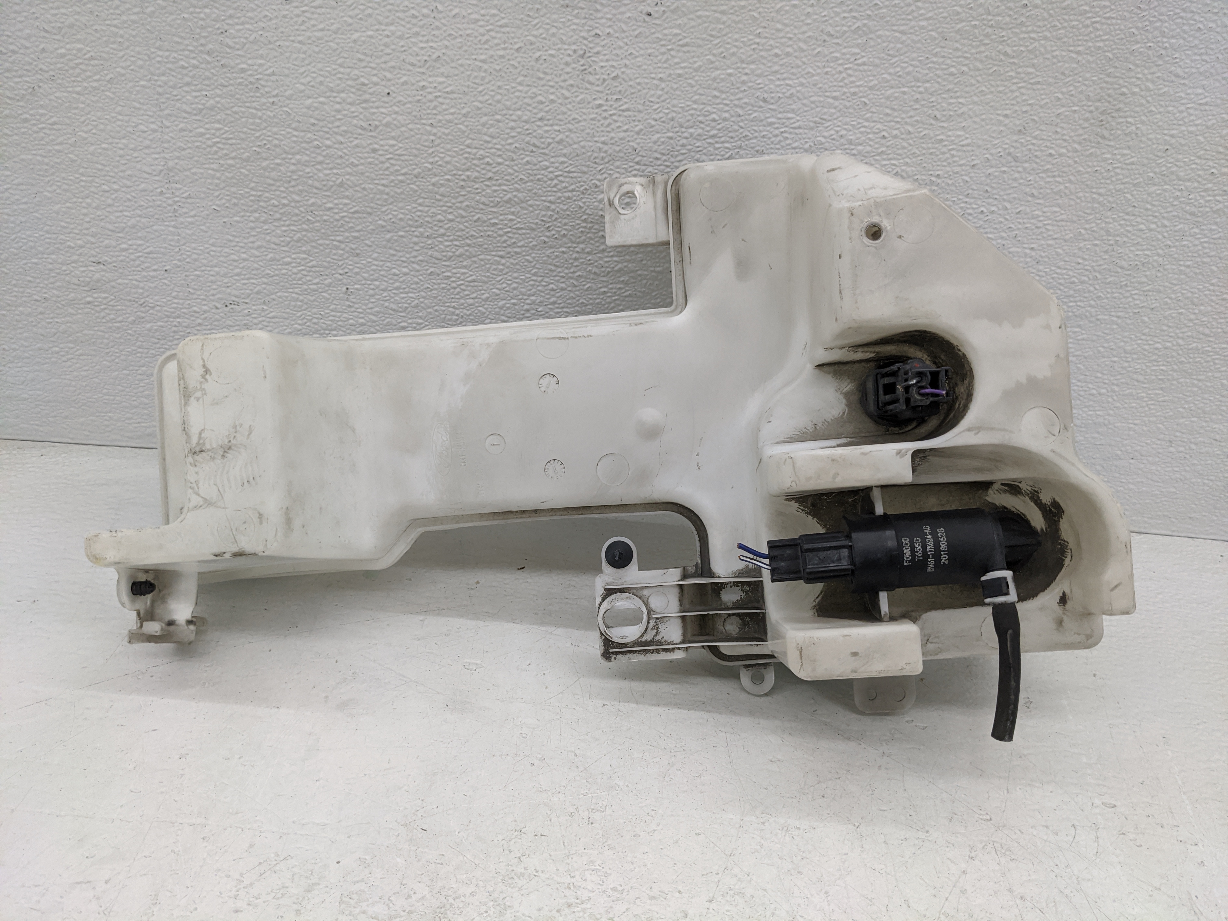 2015-2019 Ford Transit-250 Windshield Washer Fluid Reservoir Bottle Oem 1082186 - Oemusedautoparts1.com