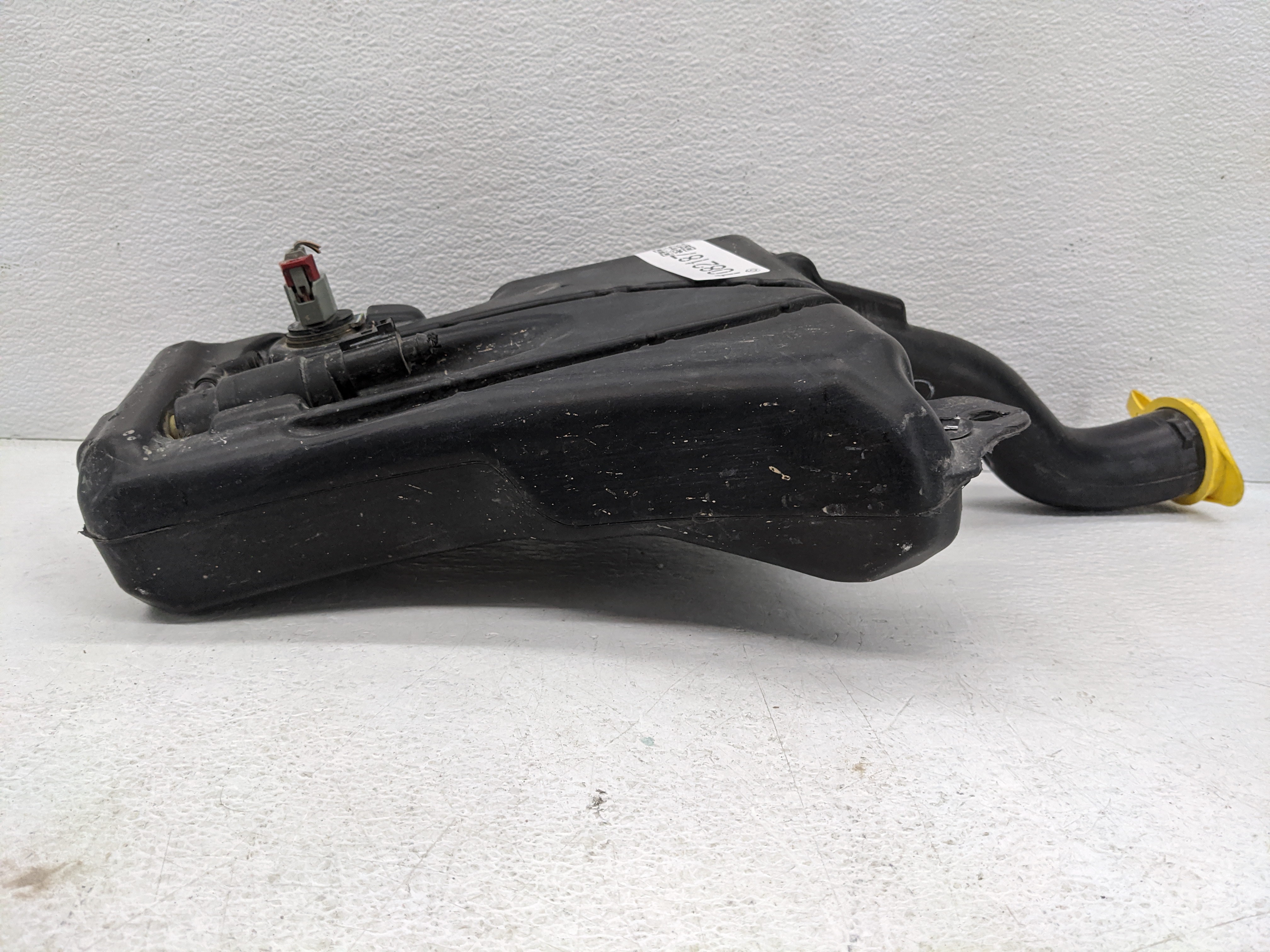 2015-2017 Chrysler 200 Windshield Washer Fluid Reservoir Bottle Oem 1082187 - Oemusedautoparts1.com