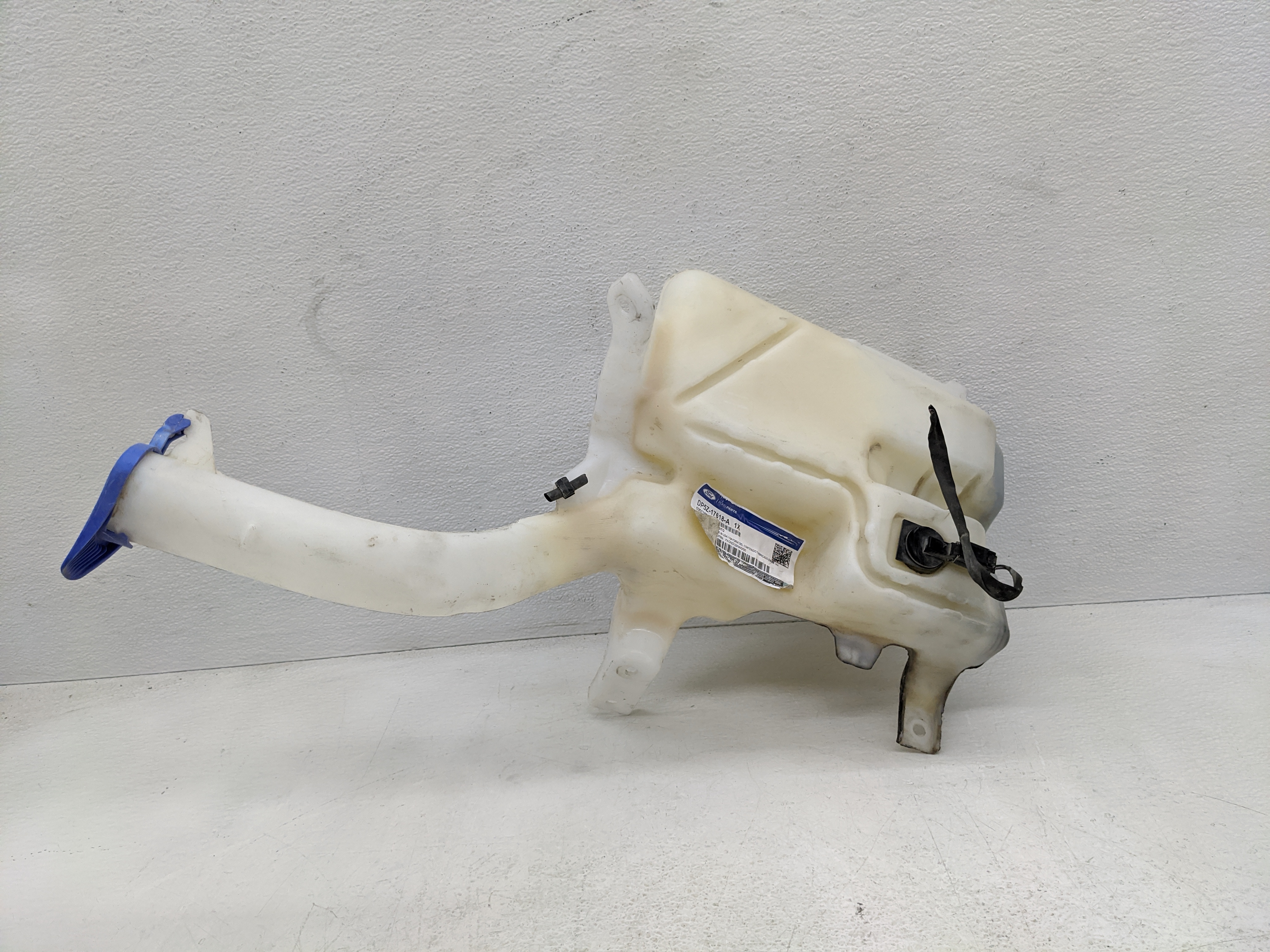 2013-2016 Lincoln Mkz Windshield Washer Fluid Reservoir Bottle Oem 1082195 - Oemusedautoparts1.com