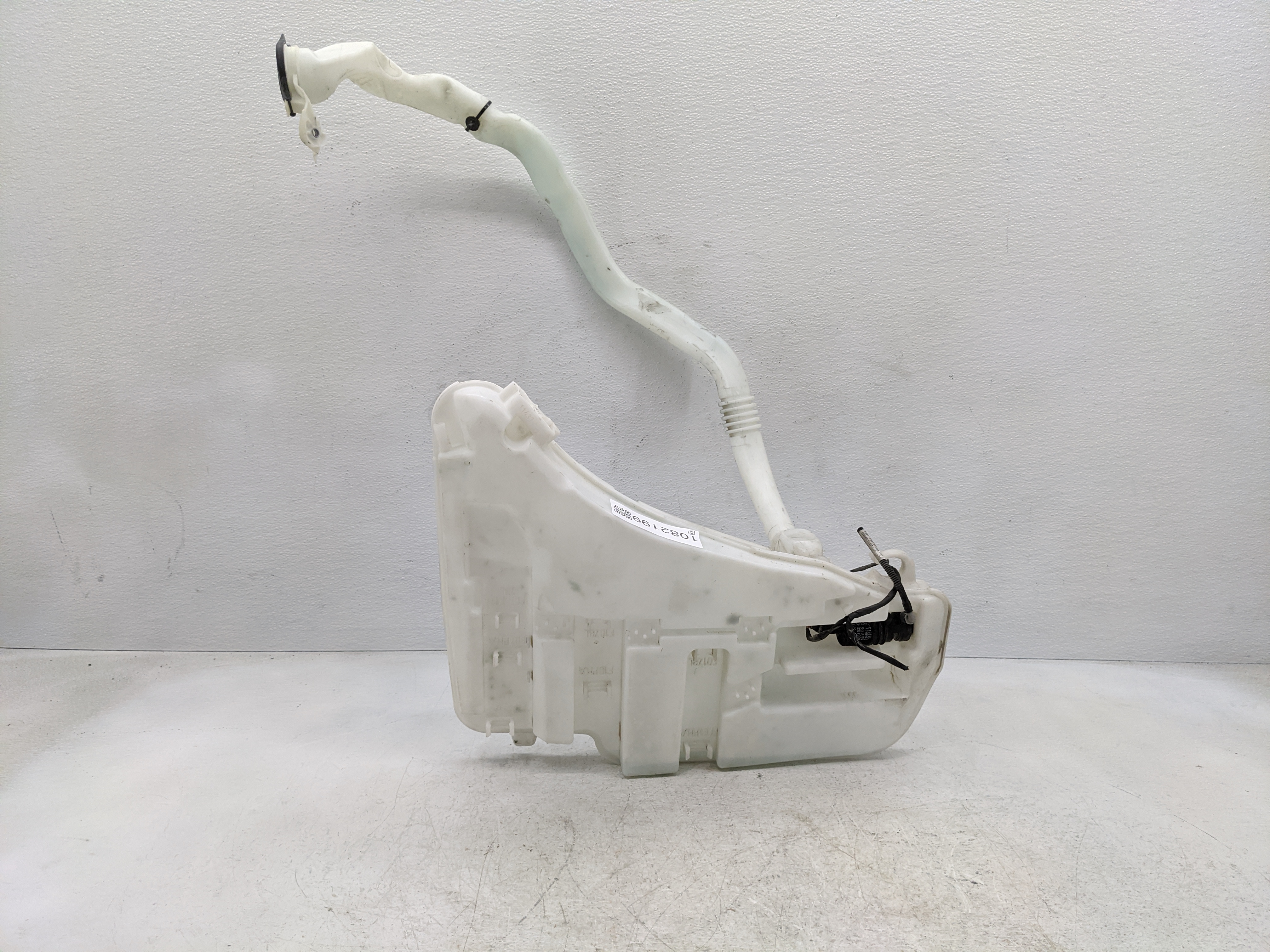 2011-2016 Bmw 535i Windshield Washer Fluid Reservoir Bottle Oem 1082199 - Oemusedautoparts1.com