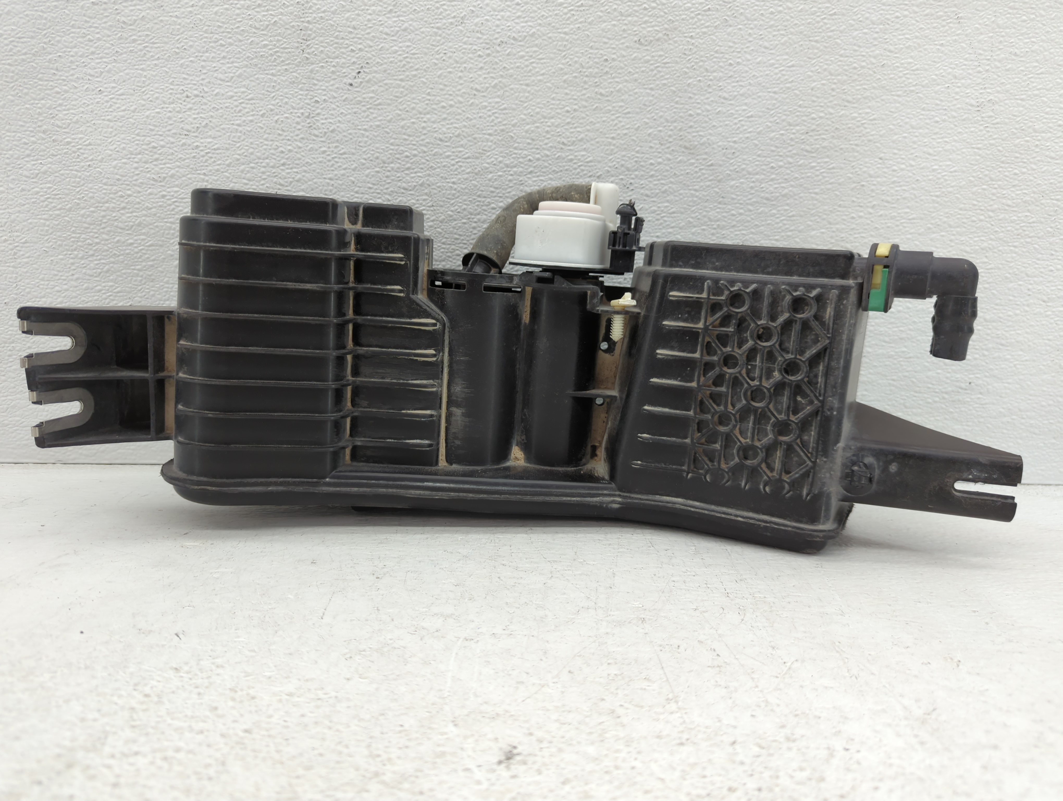 2008 Nissan Frontier Fuel Vapor Charcoal Canister 1082200 - Oemusedautoparts1.com