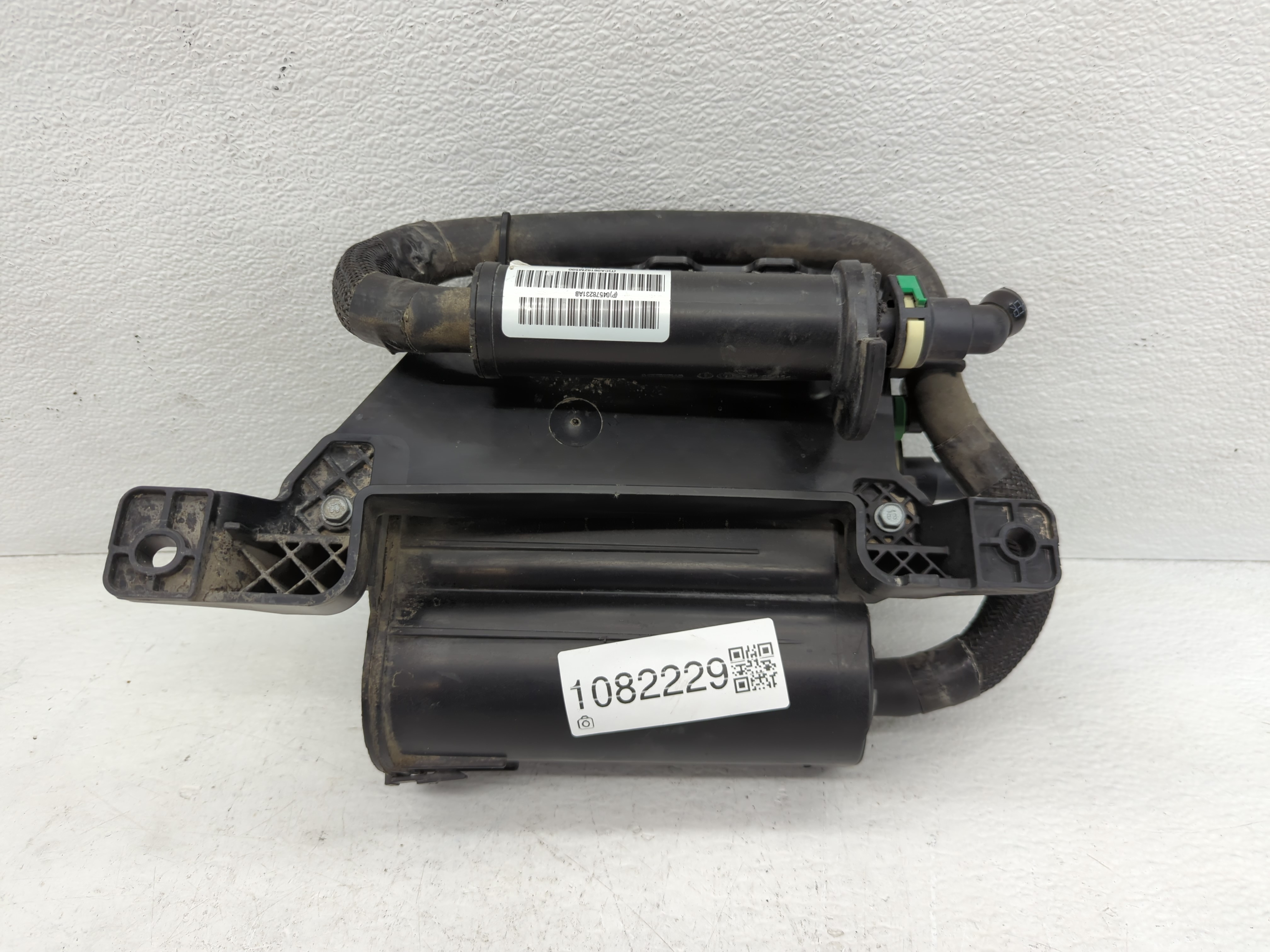 2018 Chrysler Pacifica Fuel Vapor Charcoal Canister 1082229 - Oemusedautoparts1.com