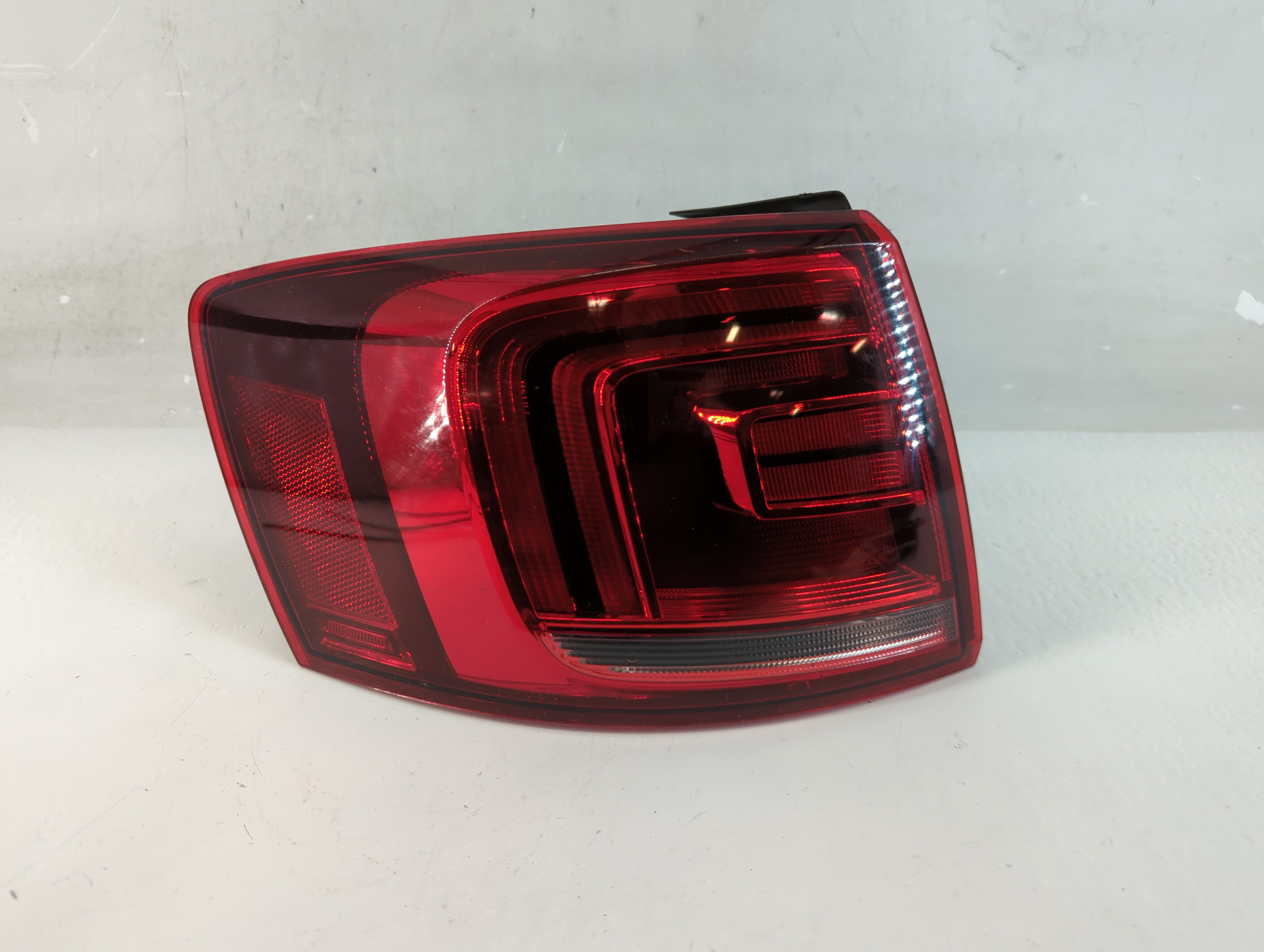 Volkswagen Gli Driver Left Side Tail Light Taillight Oem 1082333 - Oemusedautoparts1.com
