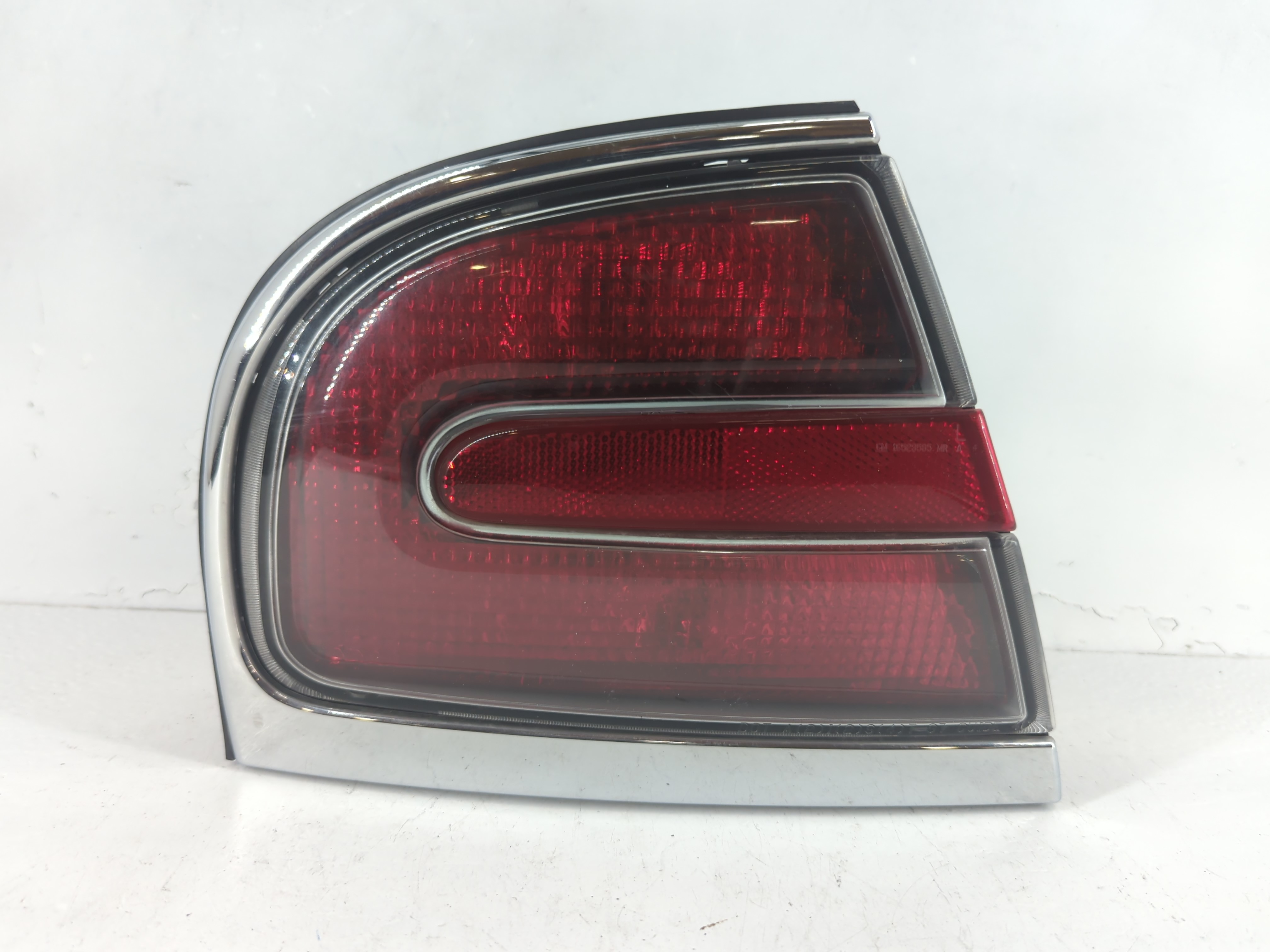 1998-2004 Buick Park Avenue Driver Left Side Tail Light Taillight Oem 1082334 - Oemusedautoparts1.com