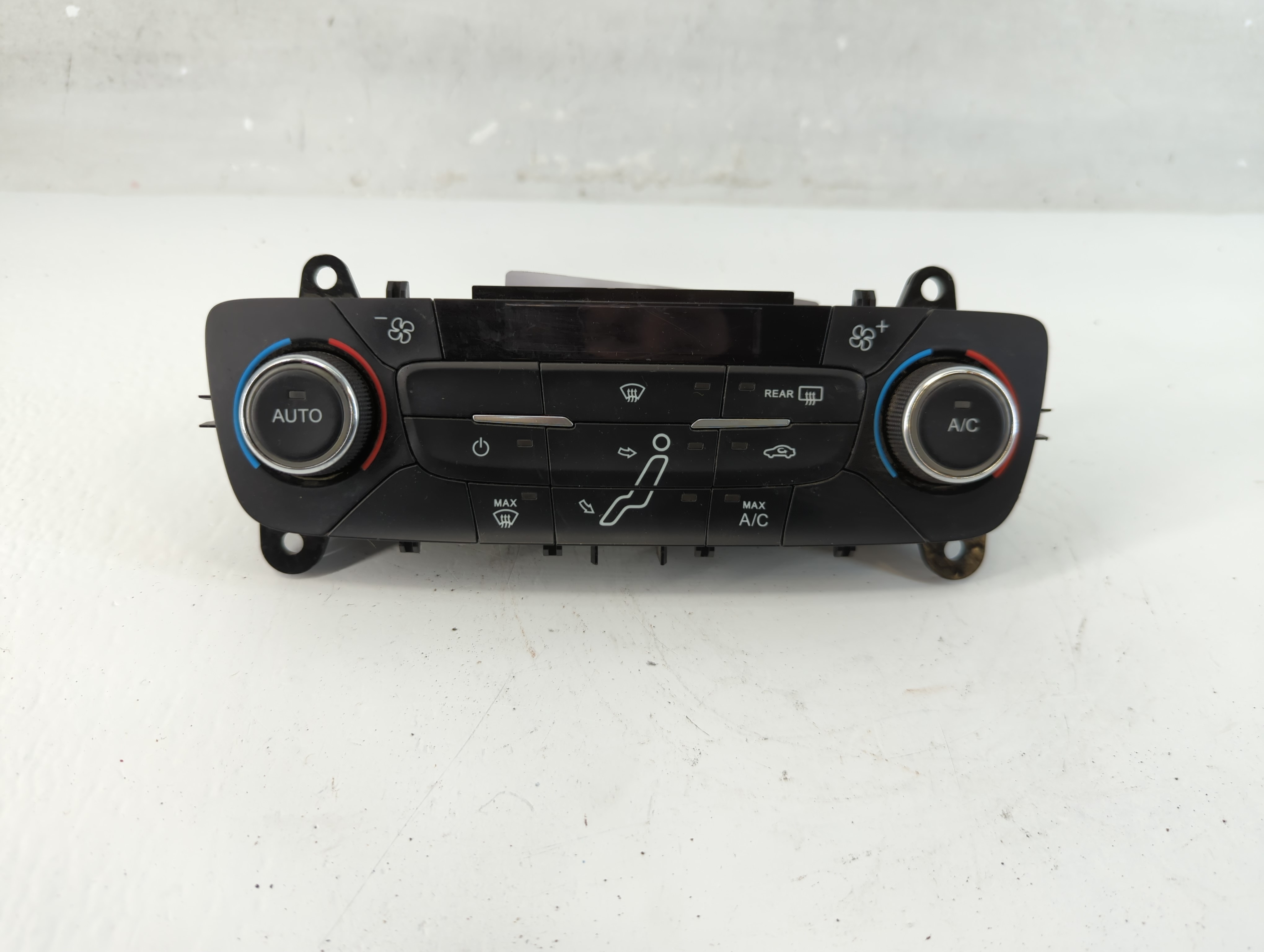 2015-2018 Ford Focus Ac Heater Climate Control F1et-18c612-ag 1082340 - Oemusedautoparts1.com