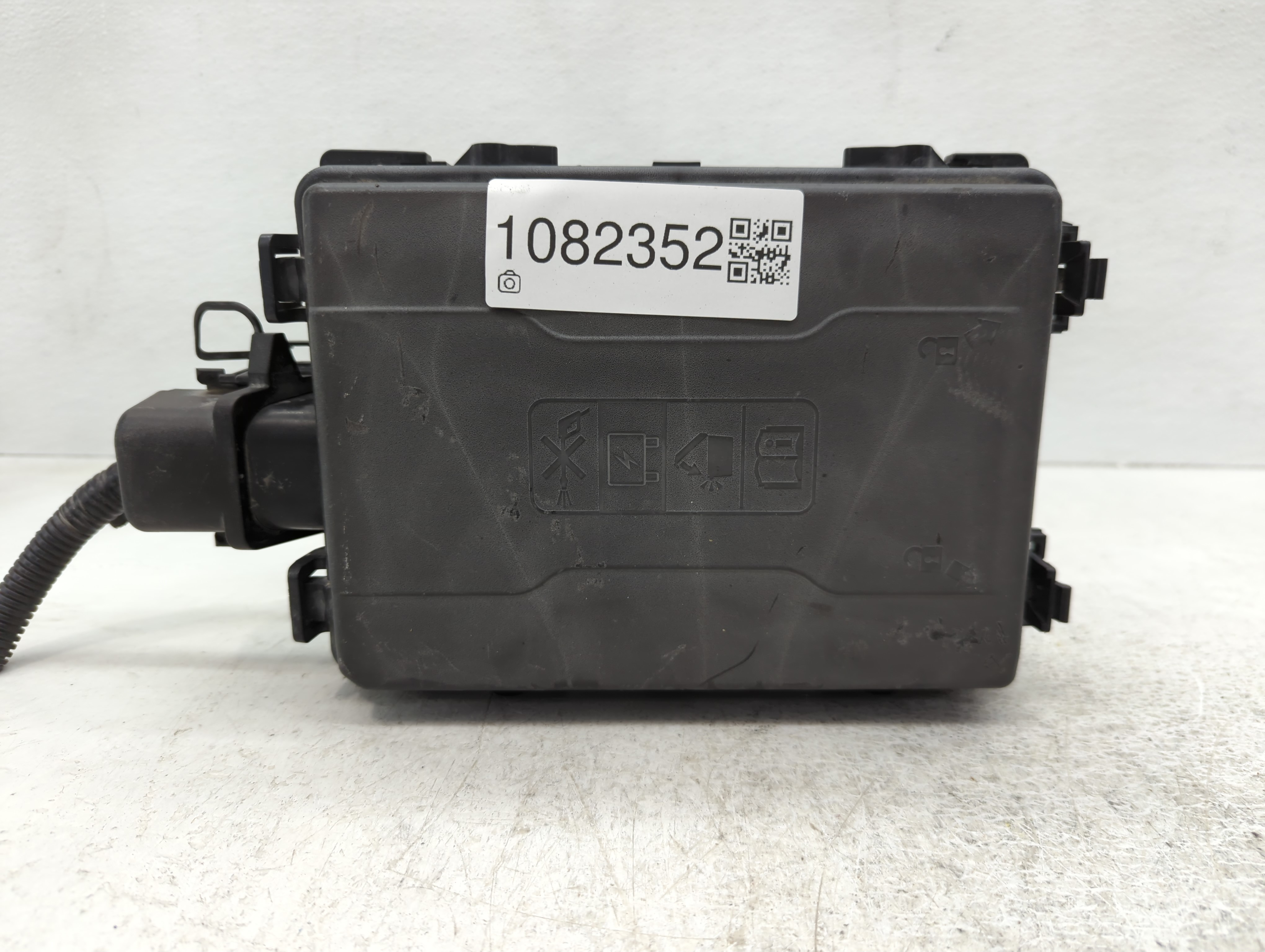2017-2019 Chevrolet Silverado 1500 Fusebox Fuse Box Relay Module 1082352 - Oemusedautoparts1.com