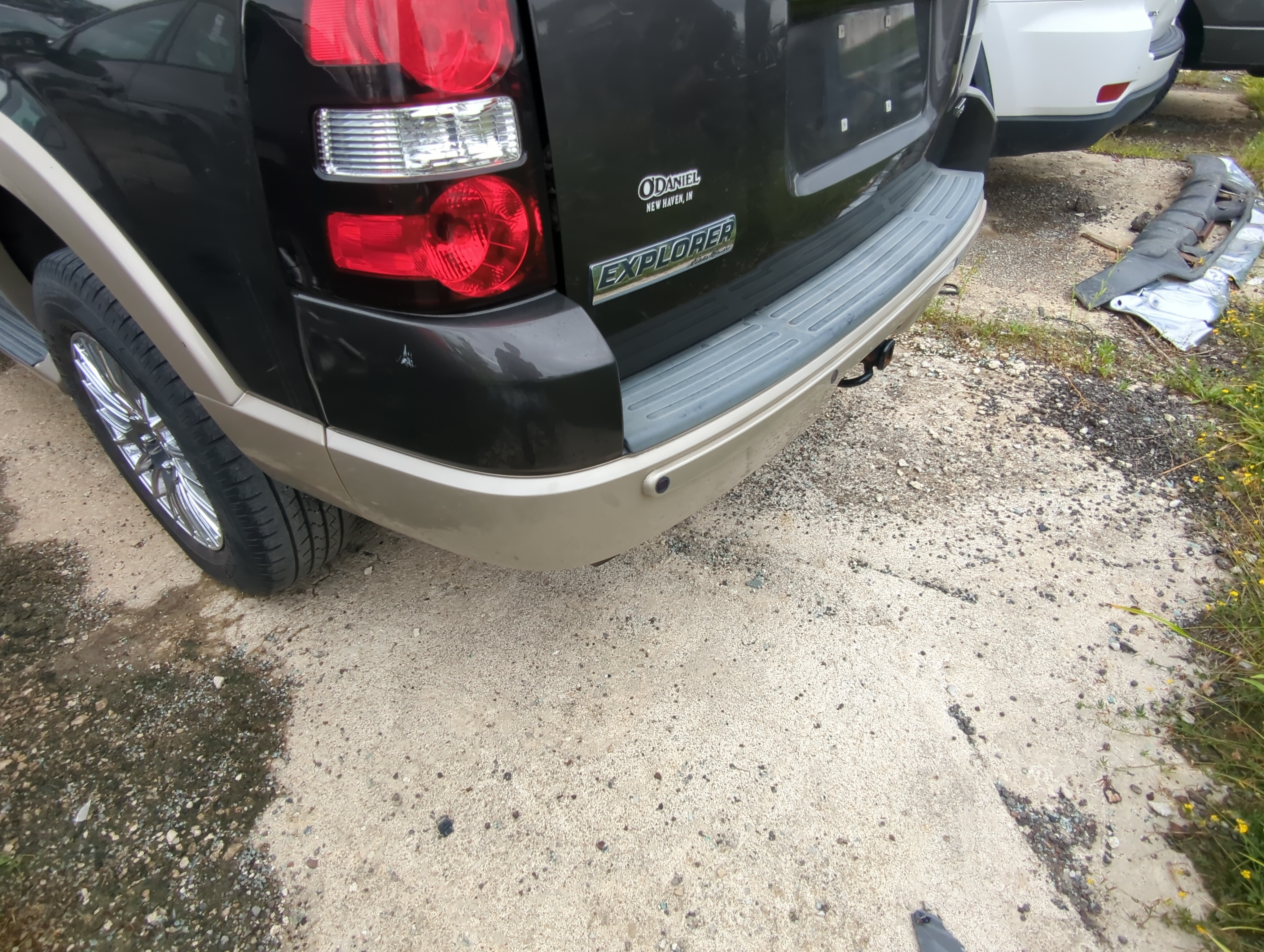 Picture of 2006 Ford Explorer Rear Bumper Assembly Oem 1082514
