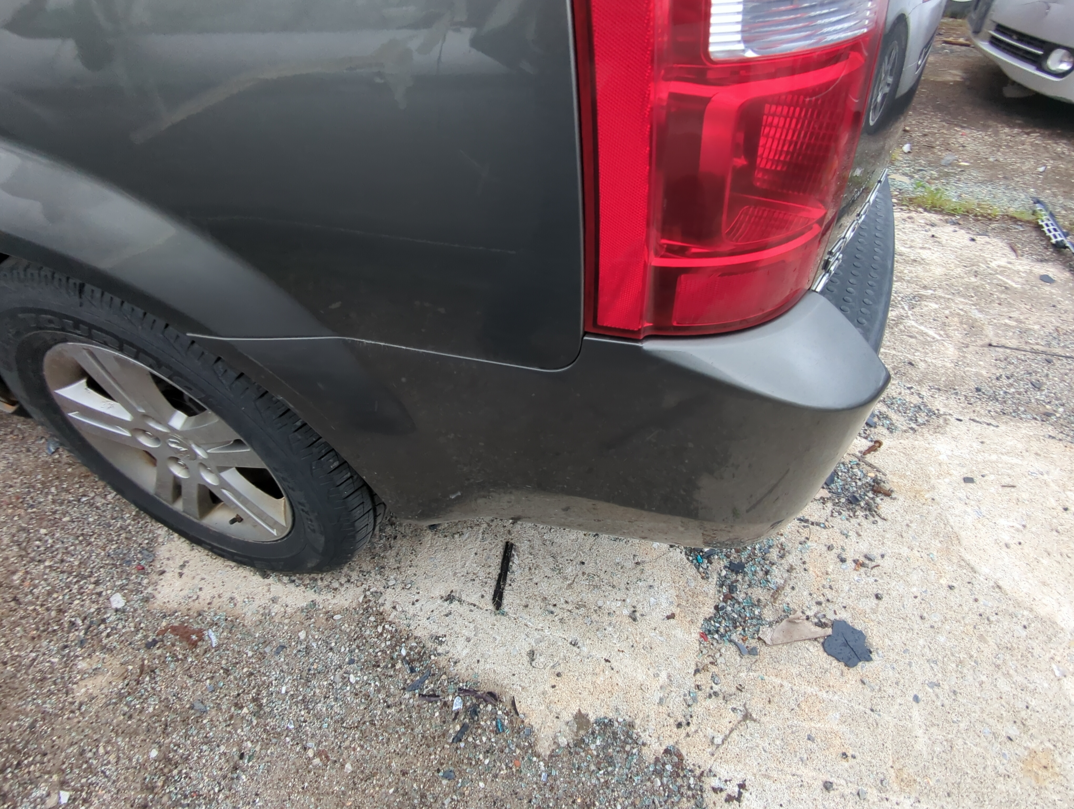 2008-2010 Dodge Grand Caravan Rear Bumper Assembly Oem 1082684 - Oemusedautoparts1.com