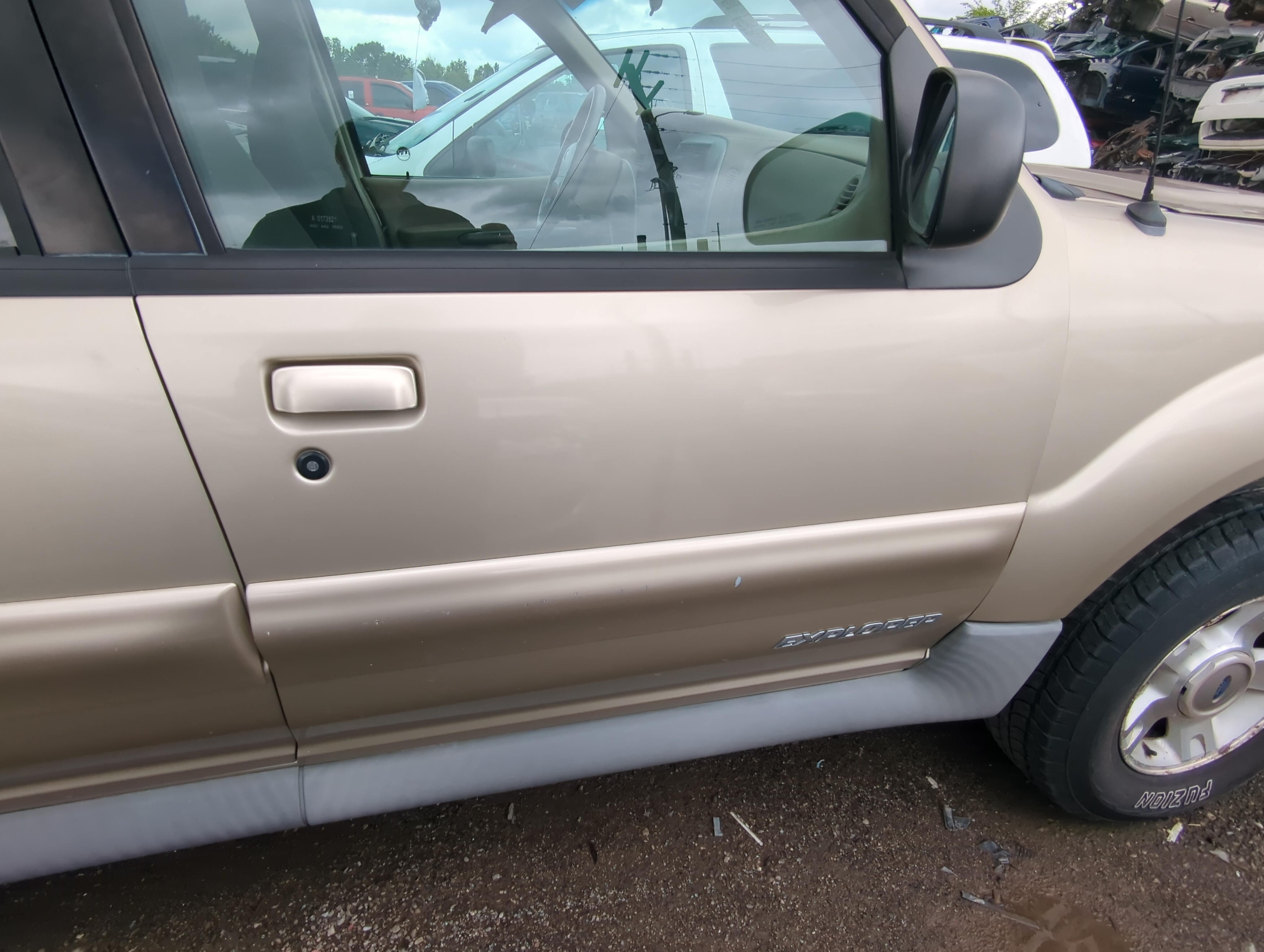 Picture of 2001-2002 Ford Explorer Sport Trac Passenger Front Door Oem 1082996