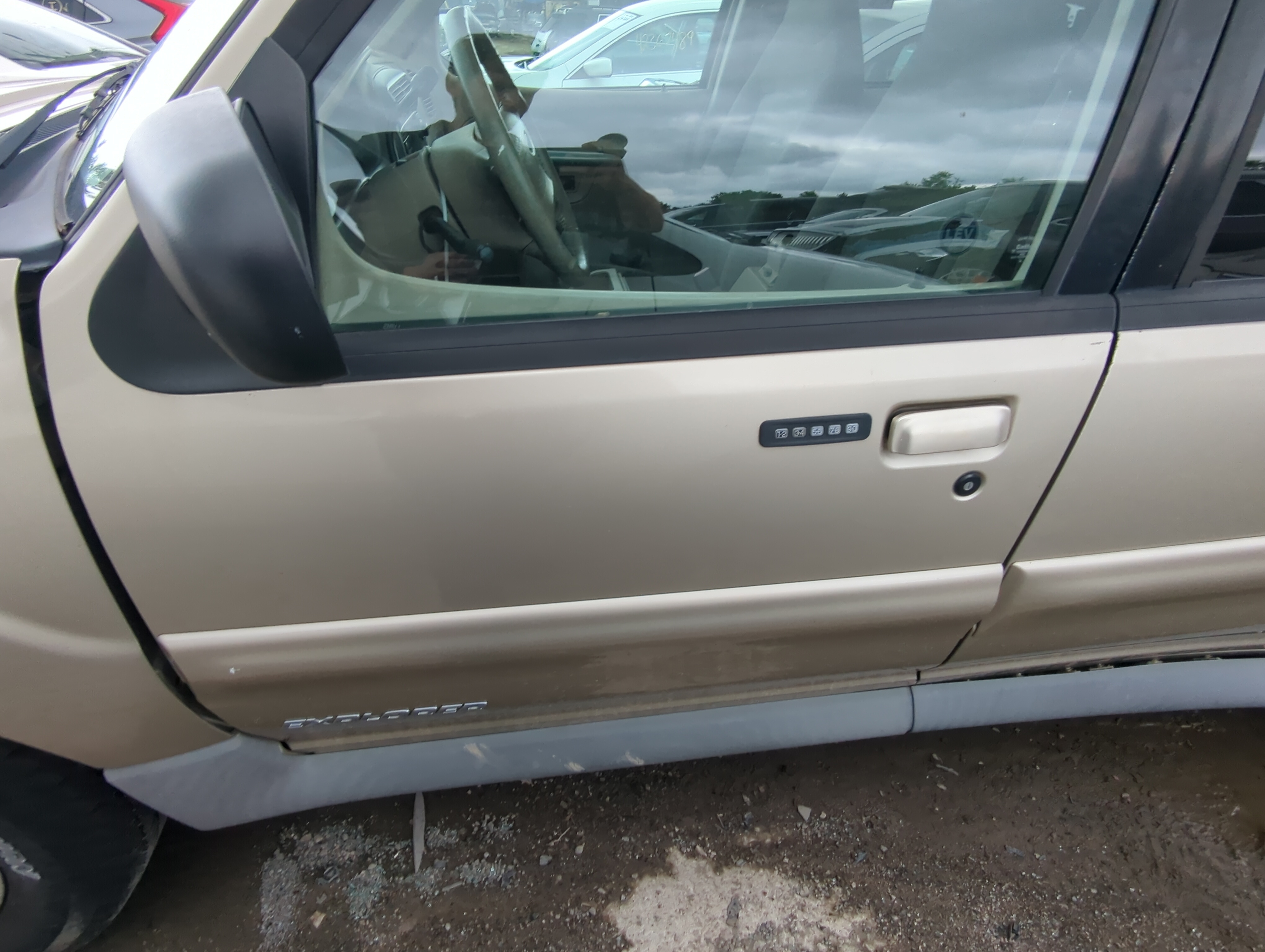 Picture of 2001-2002 Ford Explorer Sport Trac Driver Front Door Oem 1083069