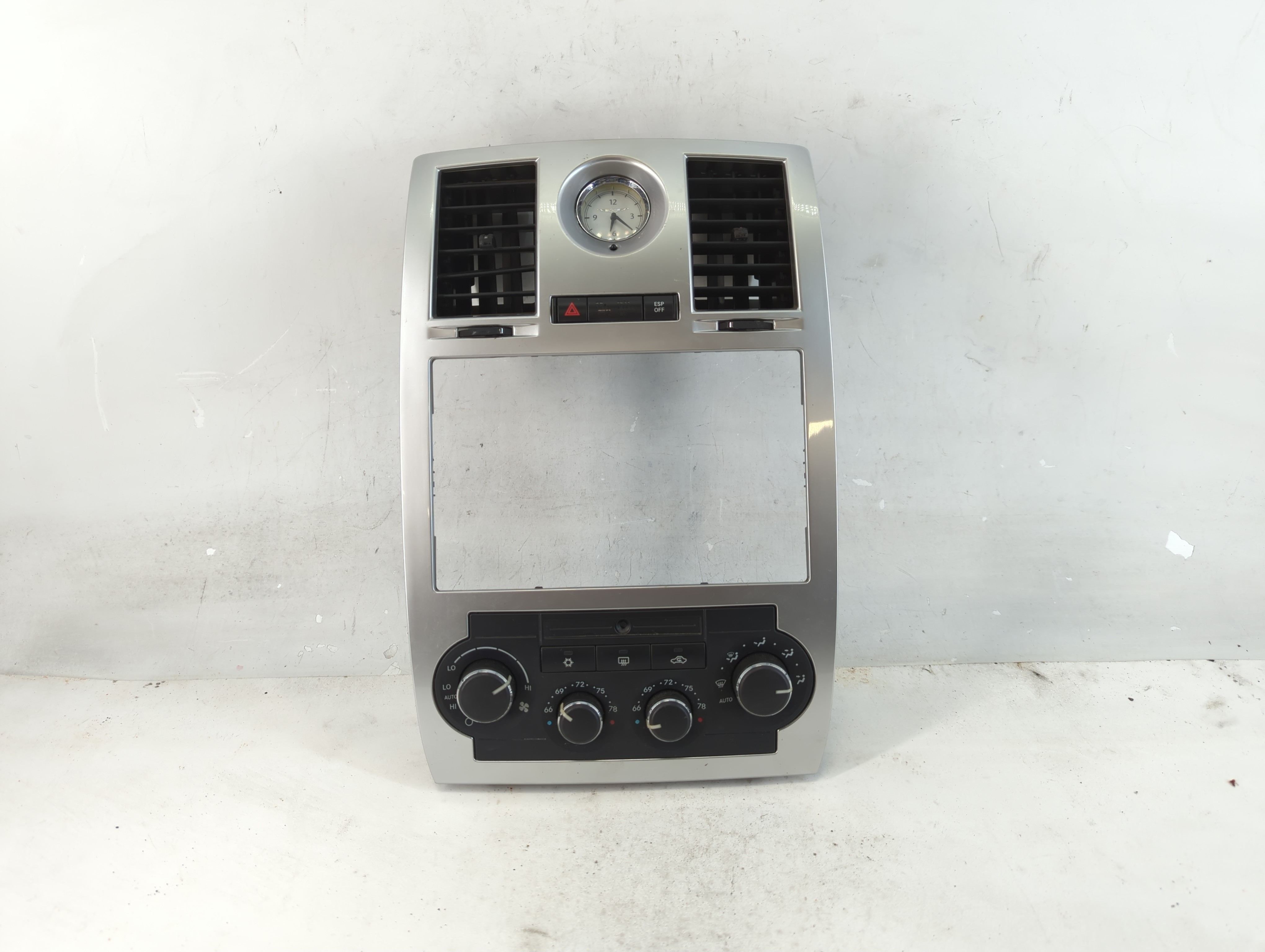 2005-2007 Chrysler 300 Ac Heater Climate Control P55111030ac 1083322 - Oemusedautoparts1.com