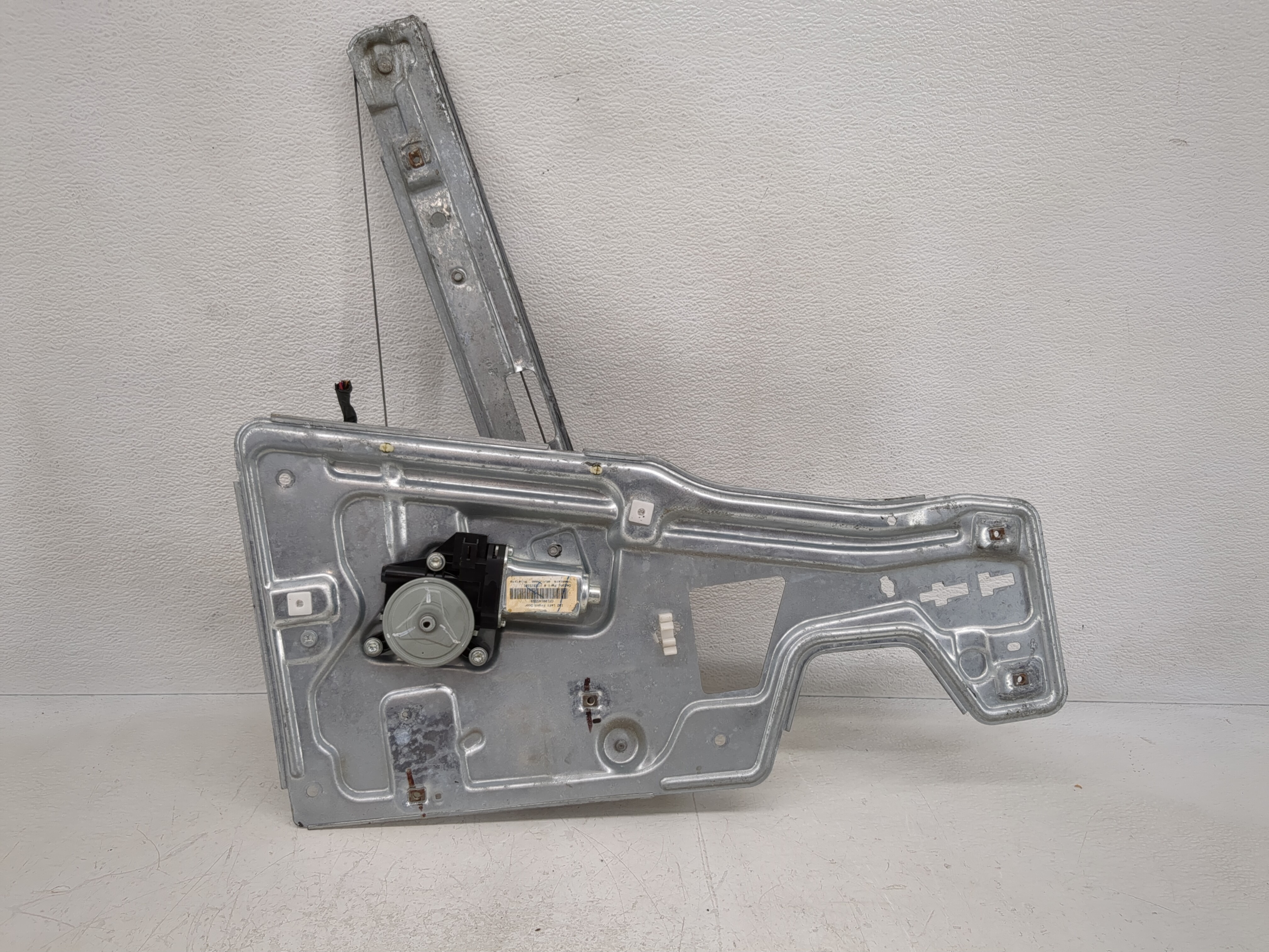 2006-2008 Pontiac Torrent Driver Left Front Window Regulator 1083770 - Oemusedautoparts1.com