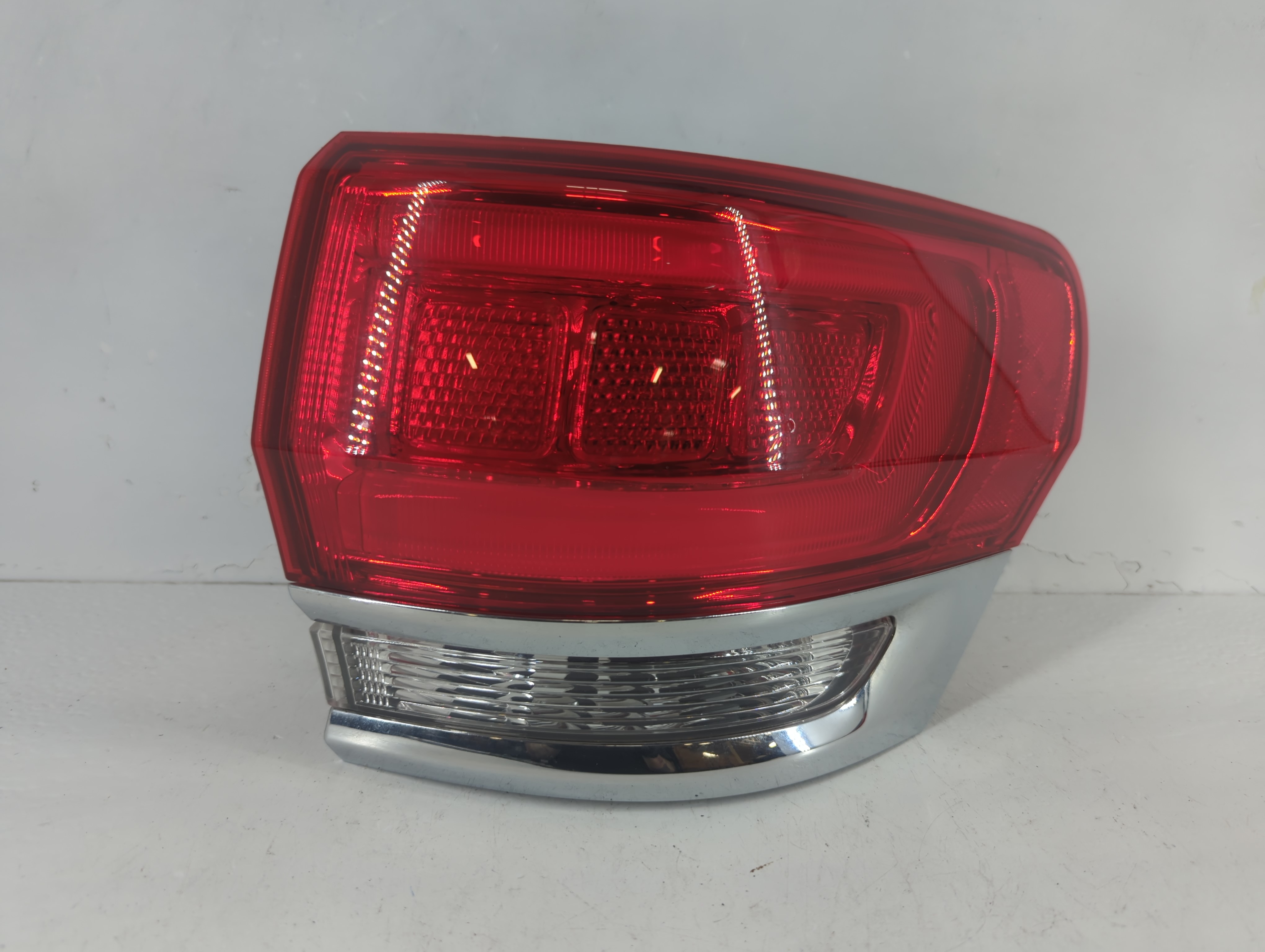 2015 Jeep Grand Cherokee Passenger Right Side Tail Light Taillight Oem 1083788 - Oemusedautoparts1.com