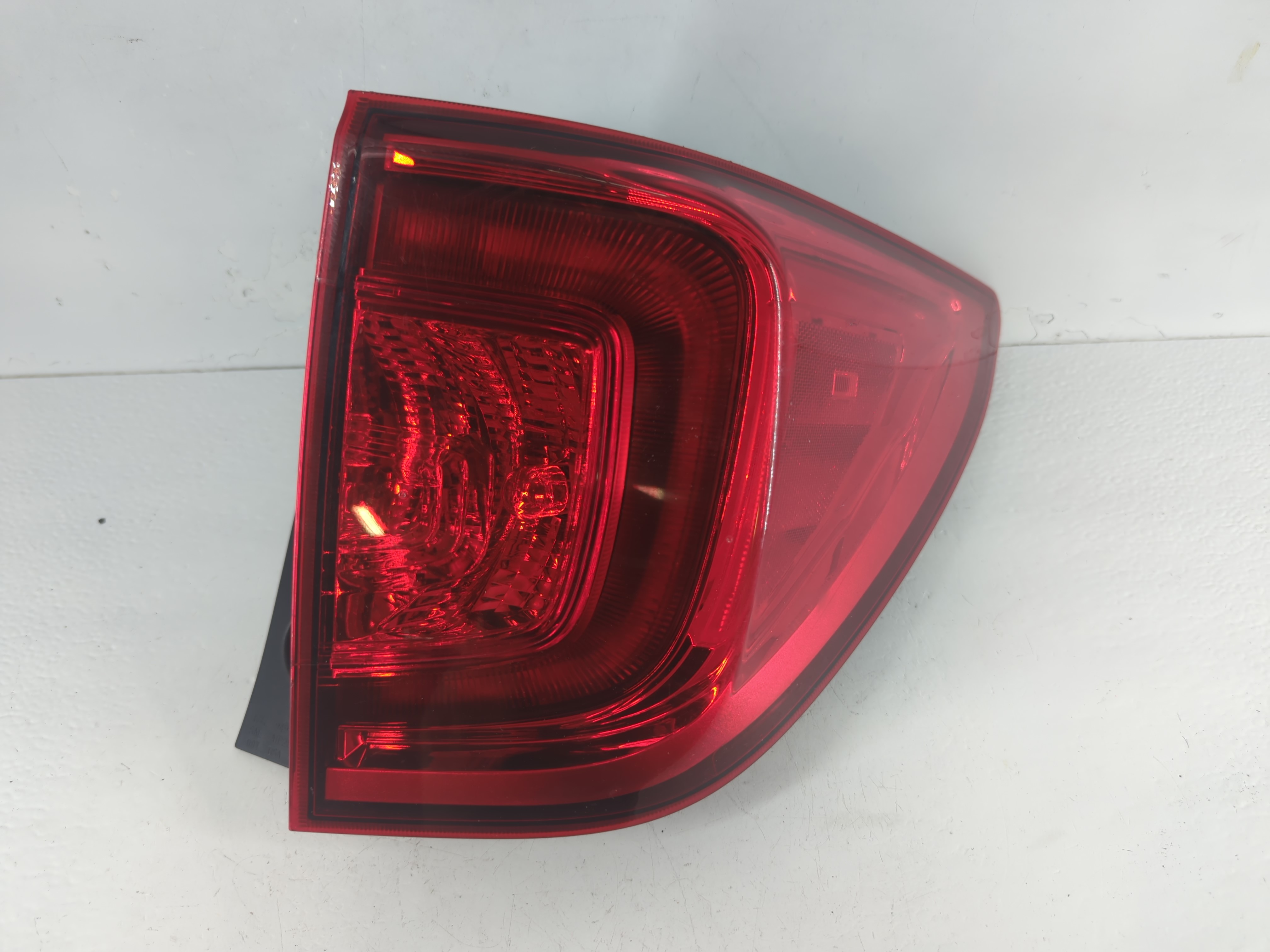 Picture of 2016-2018 Honda Pilot Passenger Right Side Tail Light Taillight Oem 1083799