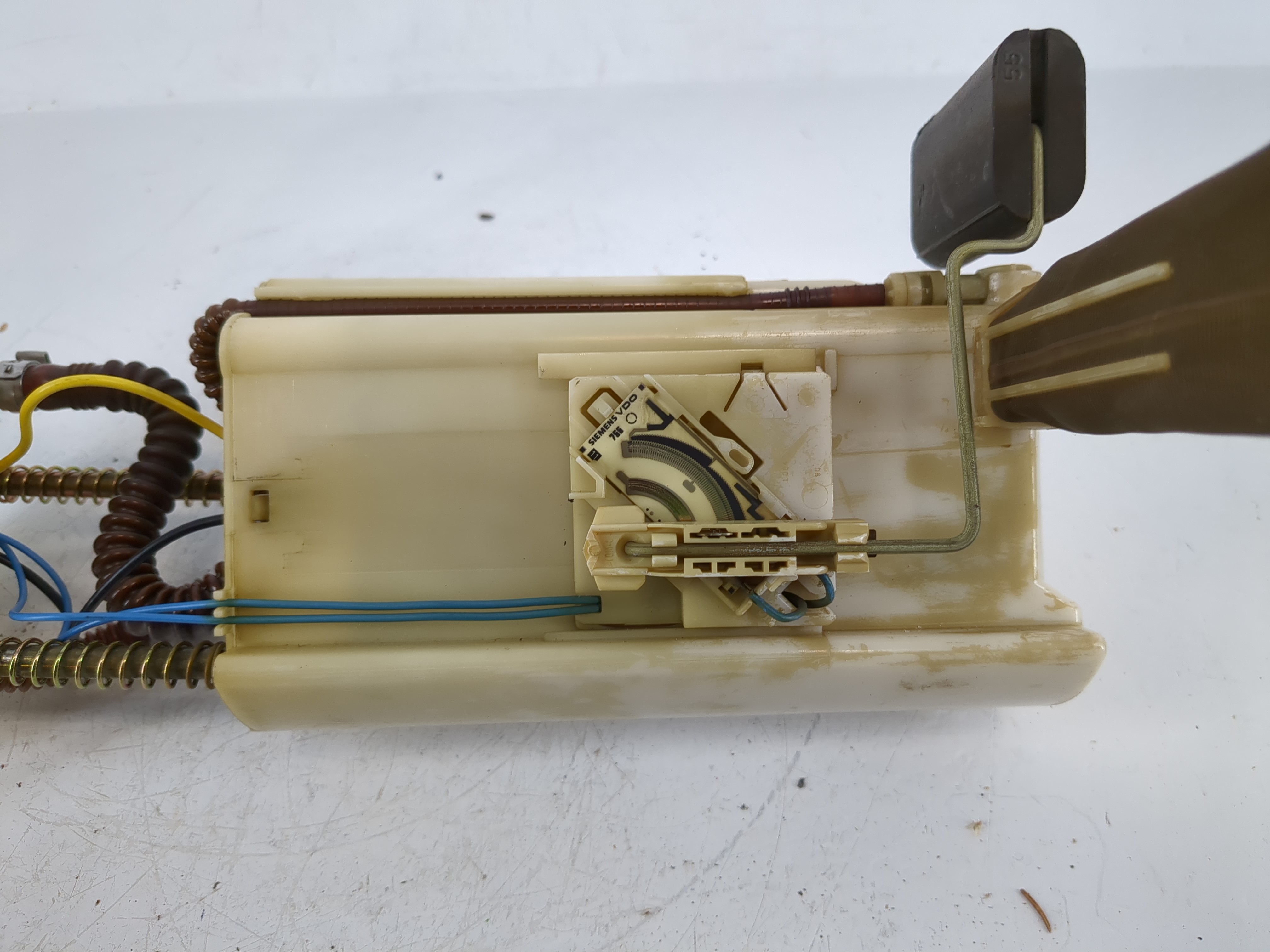 Picture of 2004-2005 Chevrolet Cavalier Electrical Gas Fuel Pump Assembly 1083850