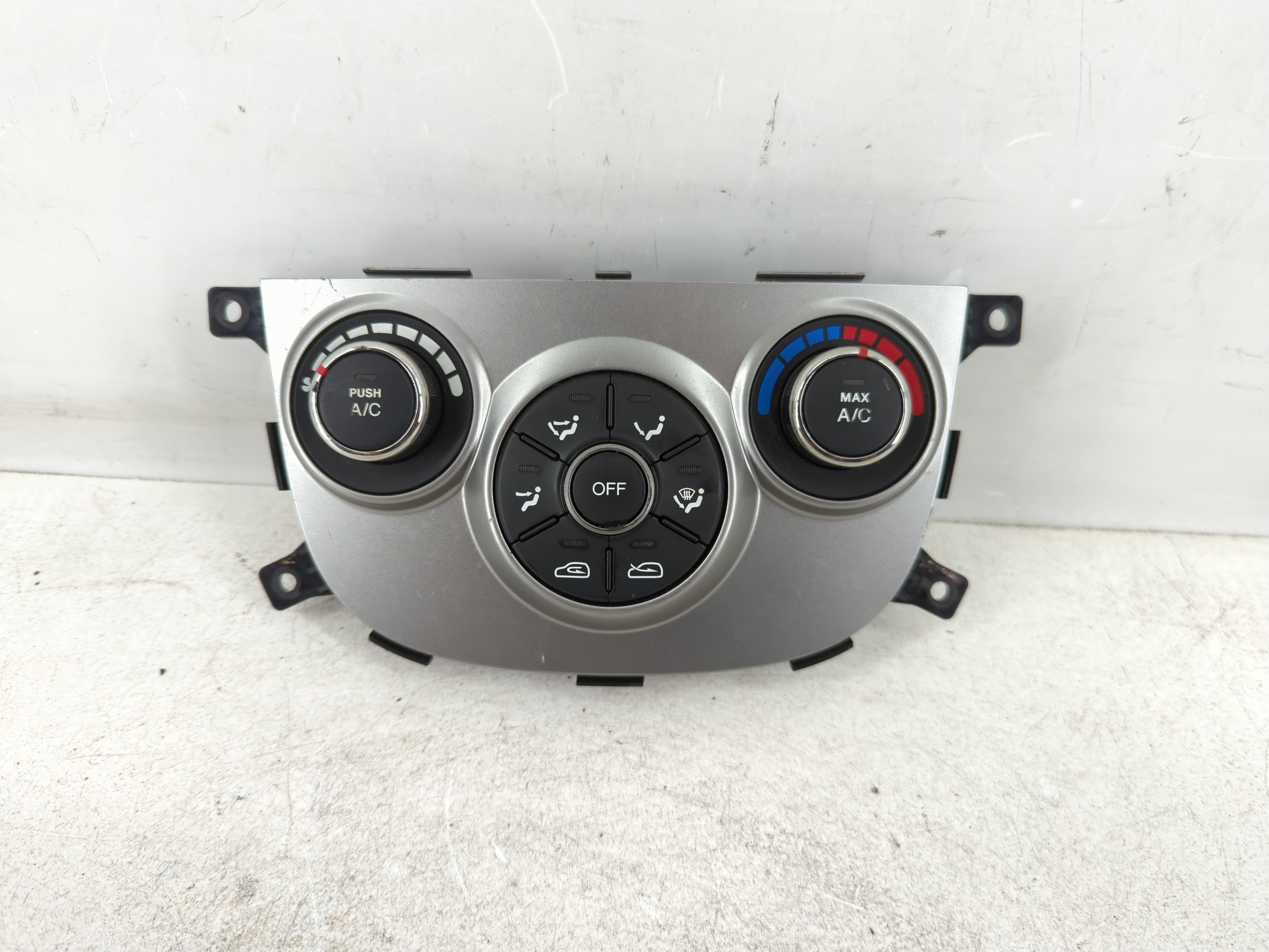 2010-2012 Hyundai Santa Fe Ac Heater Climate Control 20110322 1084113 - Oemusedautoparts1.com