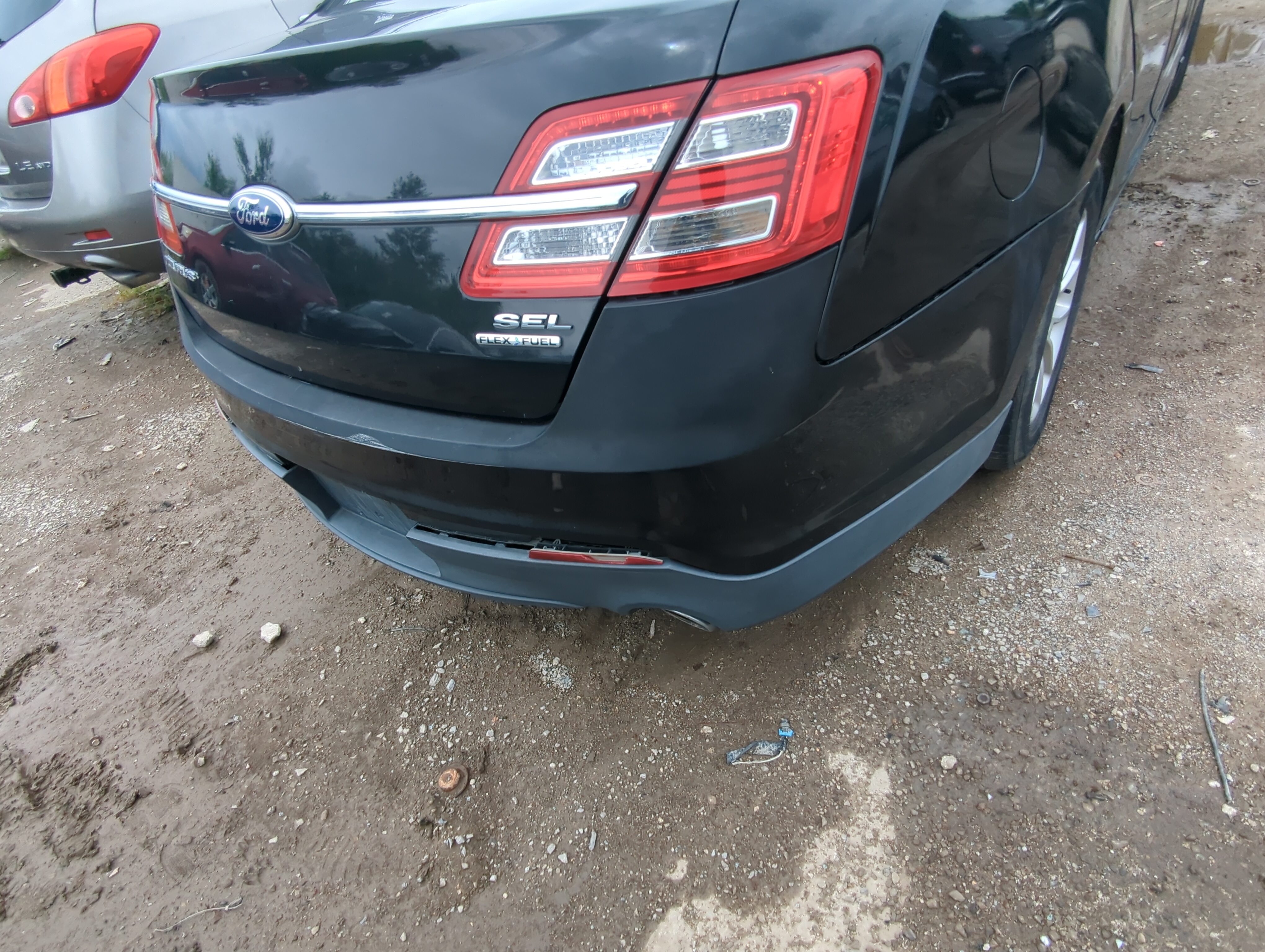 Picture of 2013-2019 Ford Taurus Rear Bumper Assembly Oem 1084236